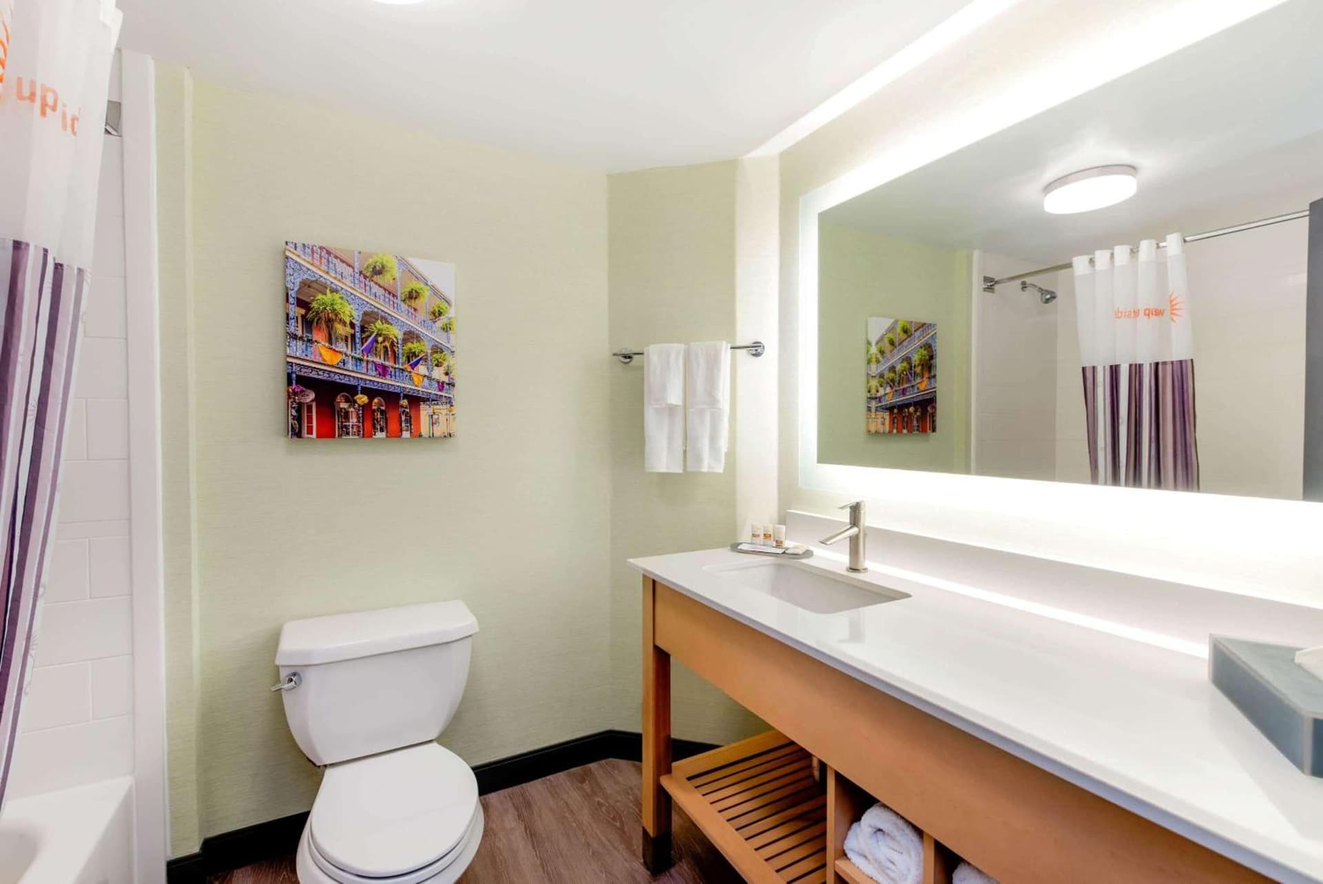 La Quinta Inn & Suites by Wyndham New Orleans Downtown gallery photo in New Orleans, LA — image 60