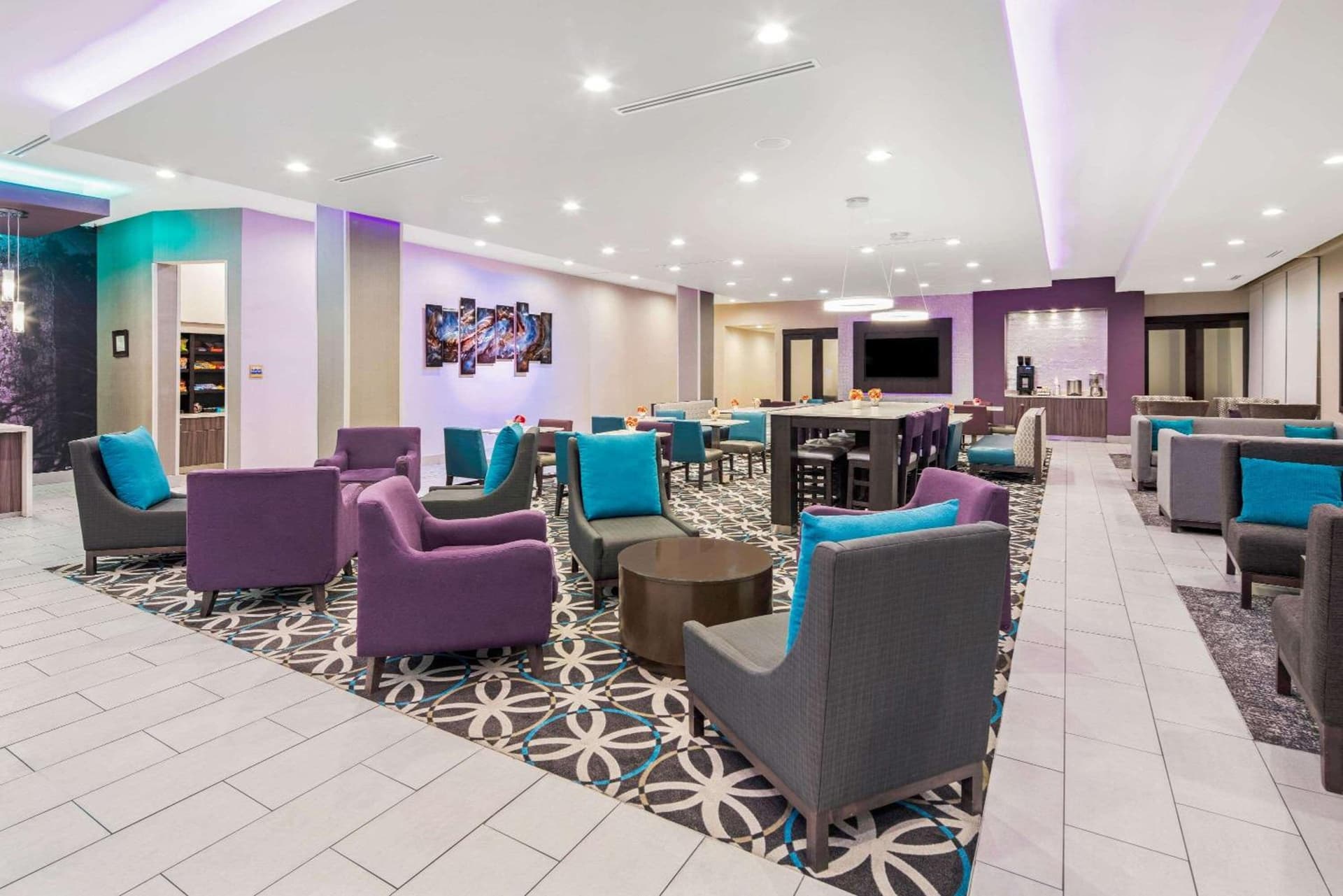 La Quinta by Wyndham McAllen La Plaza Mall interior in McAllen, TX — gallery photo 2