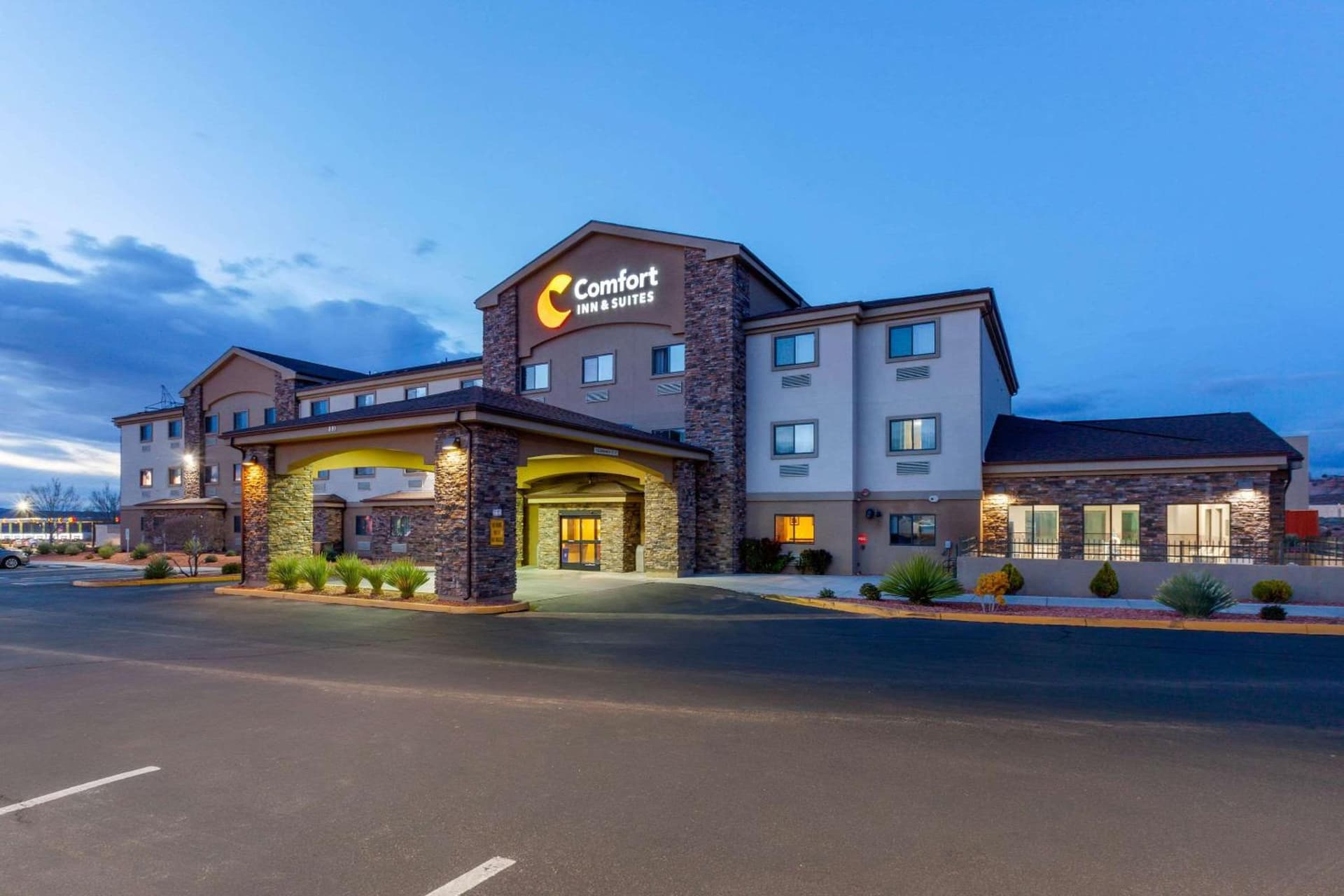 Comfort Inn & Suites Page at Lake Powell interior in Page, AZ — gallery photo 2