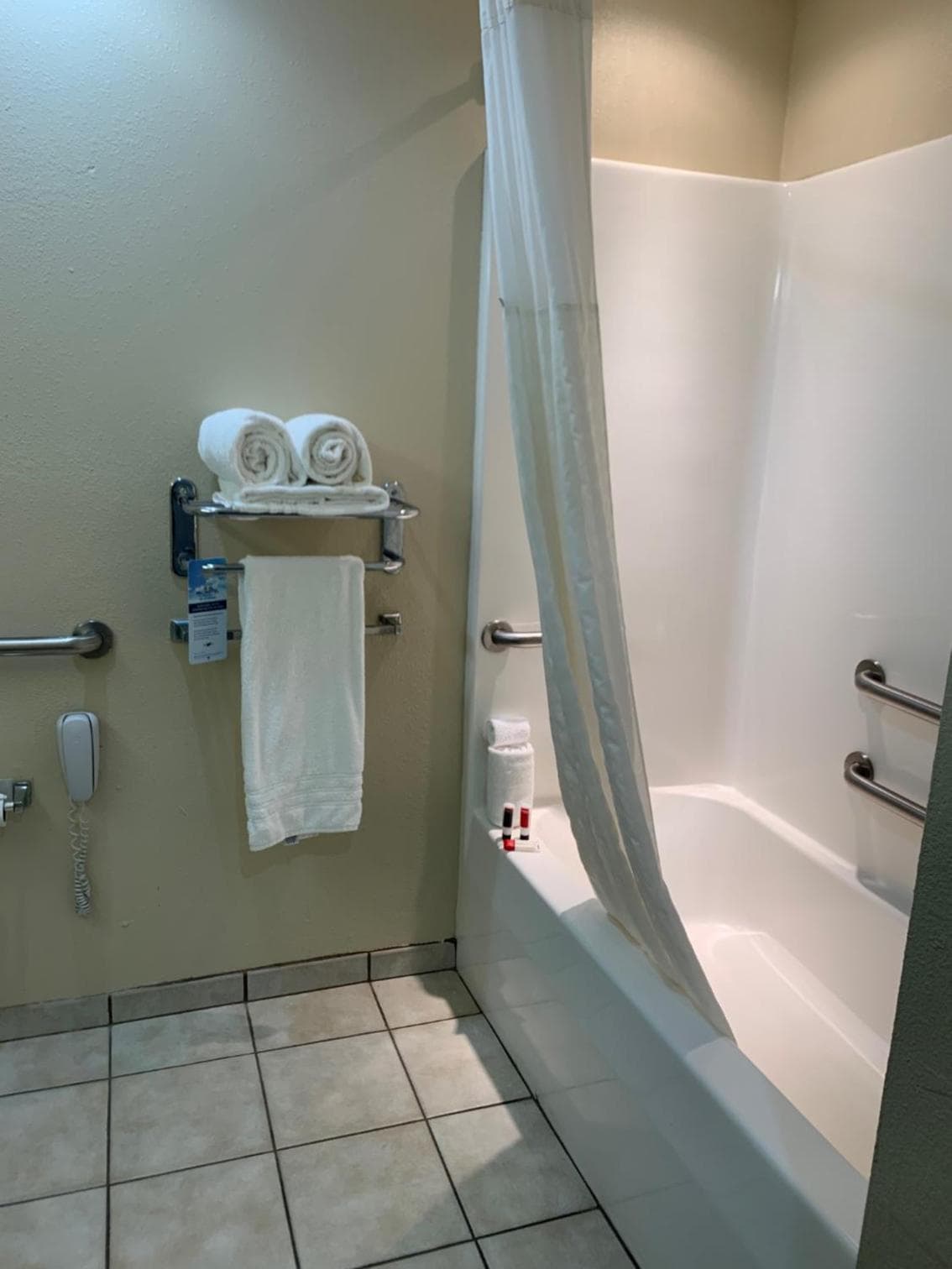 Microtel Inn & Suites by Wyndham Hattiesburg interior in Hattiesburg, MS — gallery photo 2
