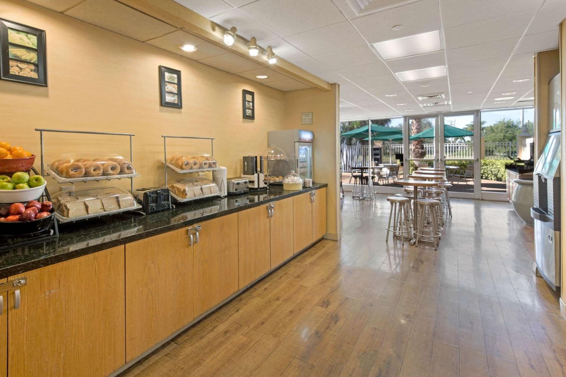 La Quinta Inn & Suites by Wyndham Sunrise gallery photo in Sunrise, FL — image 30