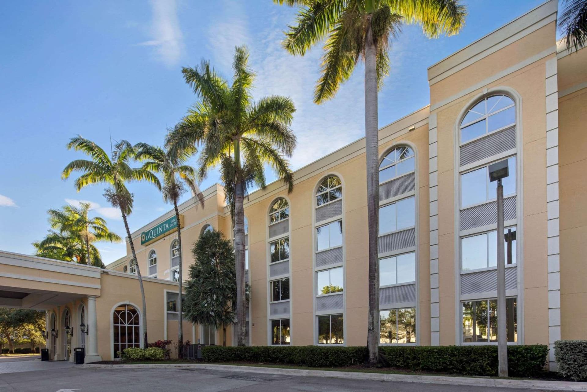 La Quinta Inn & Suites by Wyndham Sunrise property views in Sunrise, FL — gallery photo 3
