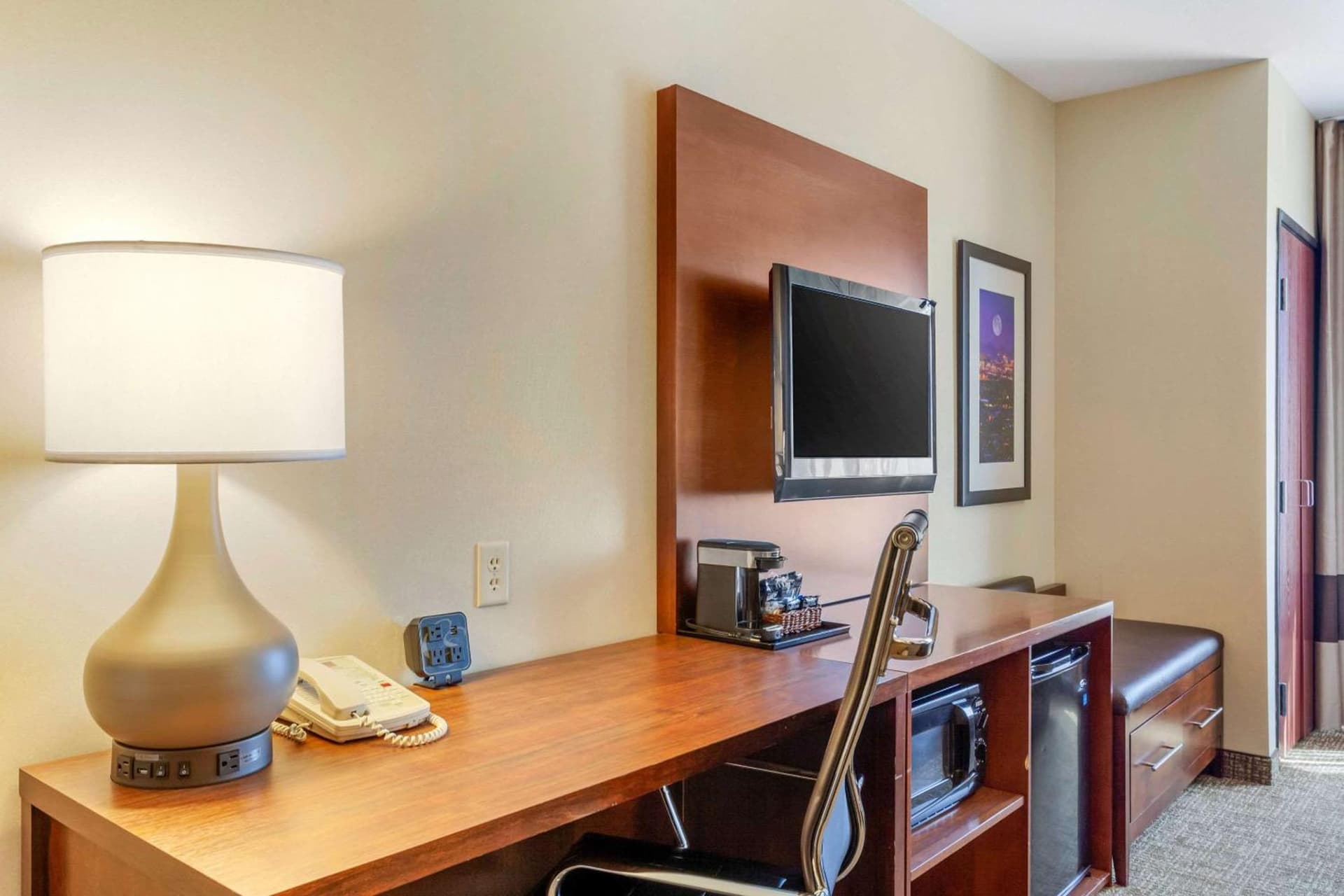 Comfort Suites Glendale - State Farm Stadium Area gallery photo in Glendale, AZ — image 10