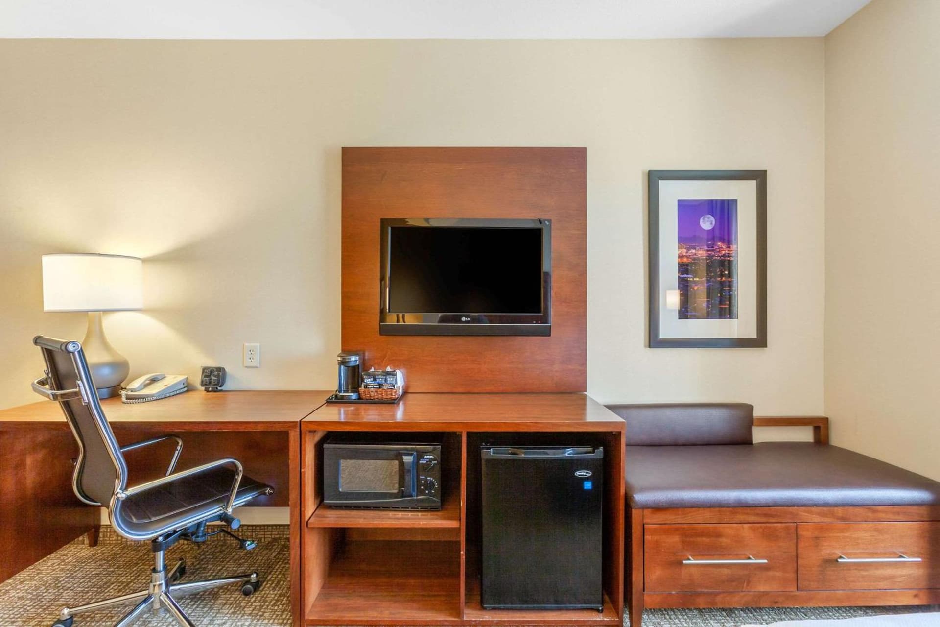 Comfort Suites Glendale - State Farm Stadium Area gallery photo in Glendale, AZ — image 12