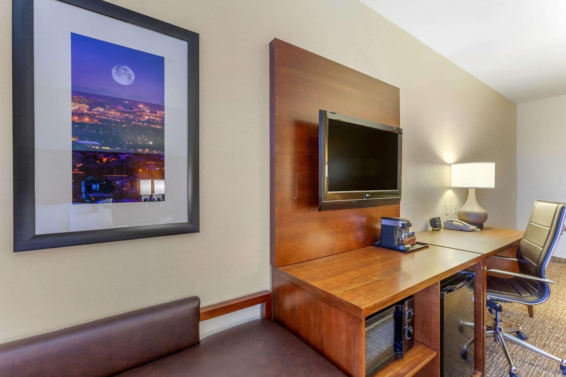 Comfort Suites Glendale - State Farm Stadium Area gallery photo in Glendale, AZ — image 6