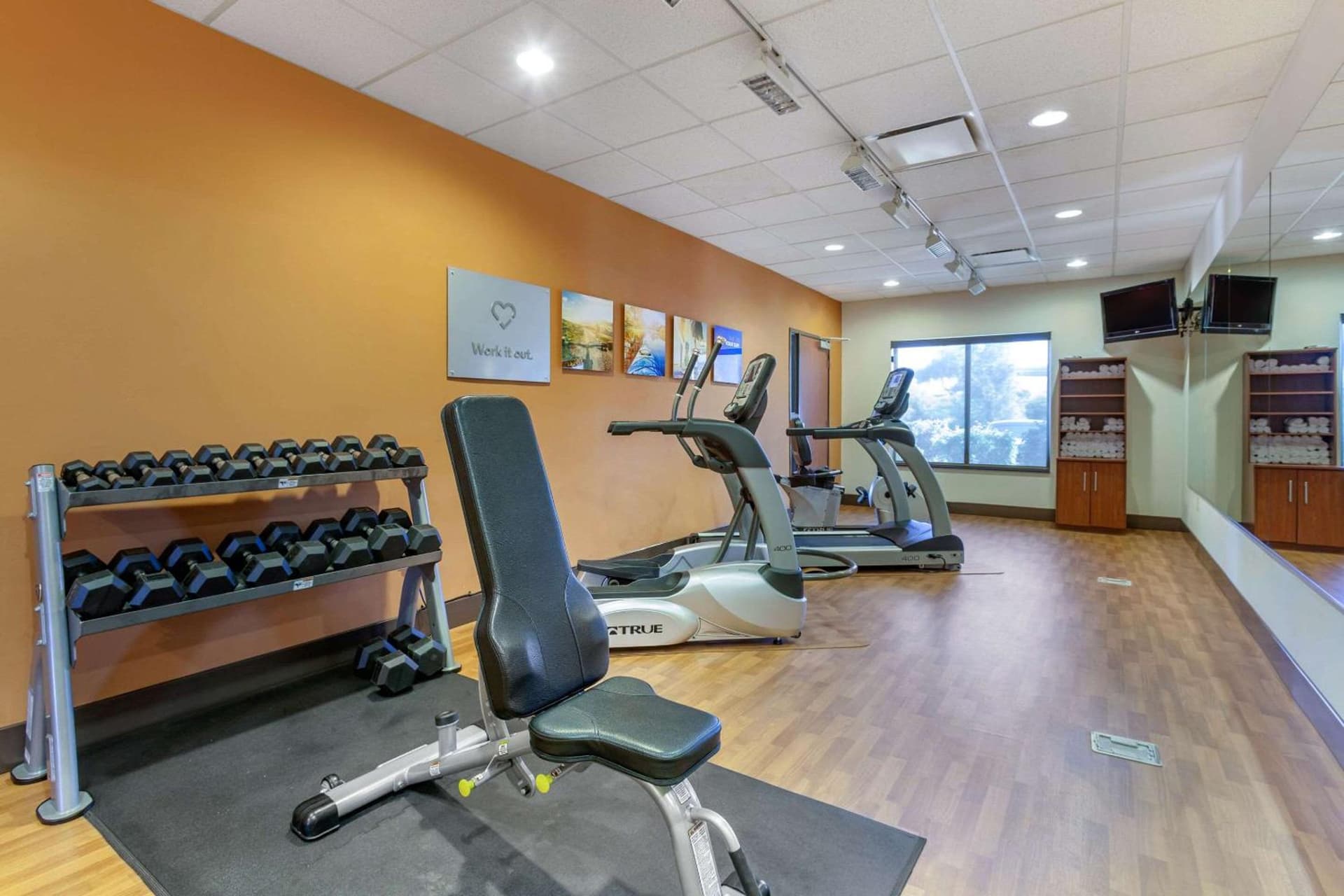 Comfort Suites Glendale - State Farm Stadium Area gallery photo in Glendale, AZ — image 8