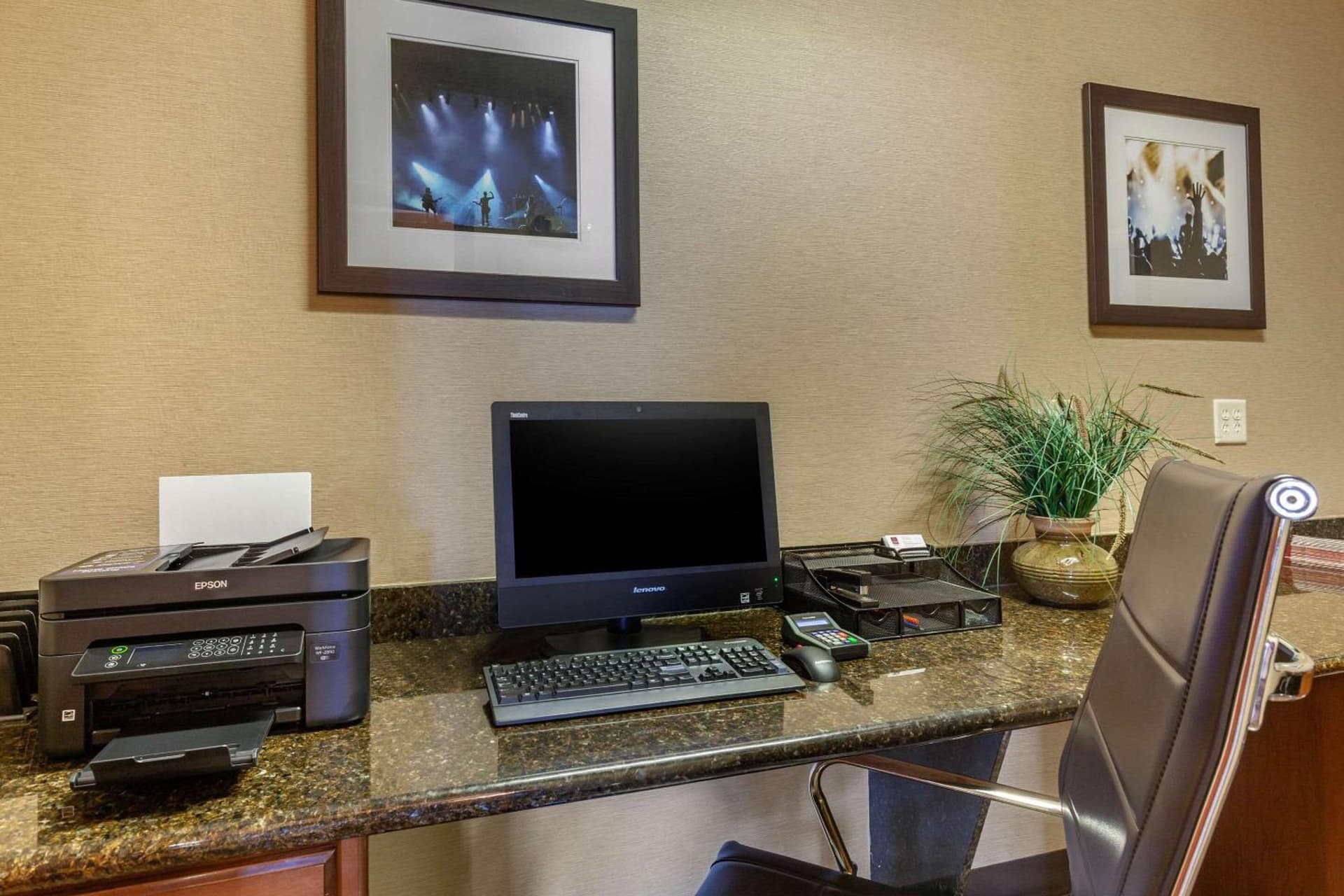 Comfort Suites Glendale - State Farm Stadium Area gallery photo in Glendale, AZ — image 16