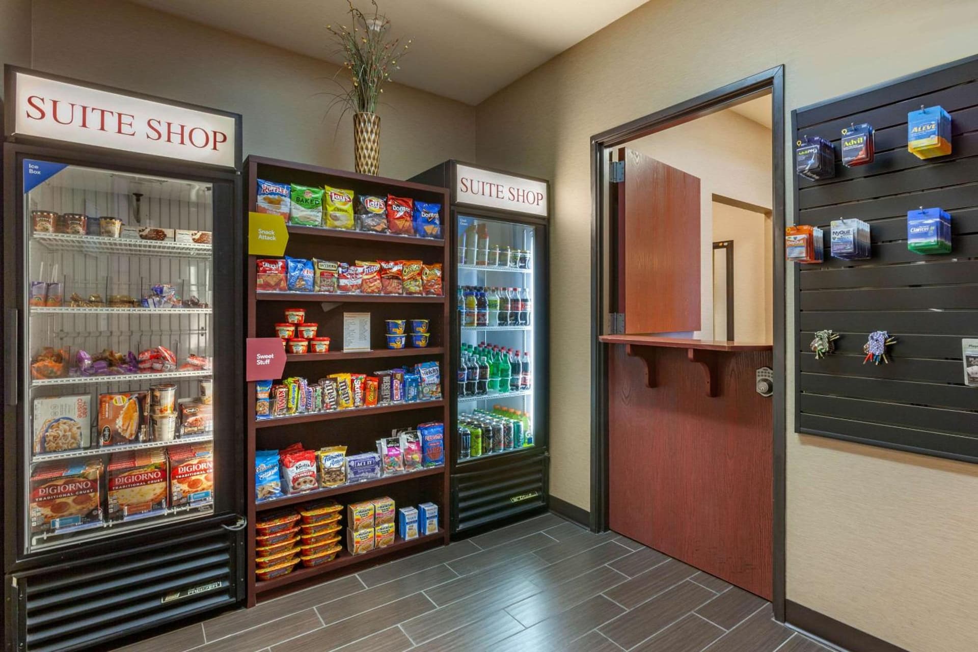 Comfort Suites Glendale - State Farm Stadium Area gallery photo in Glendale, AZ — image 9