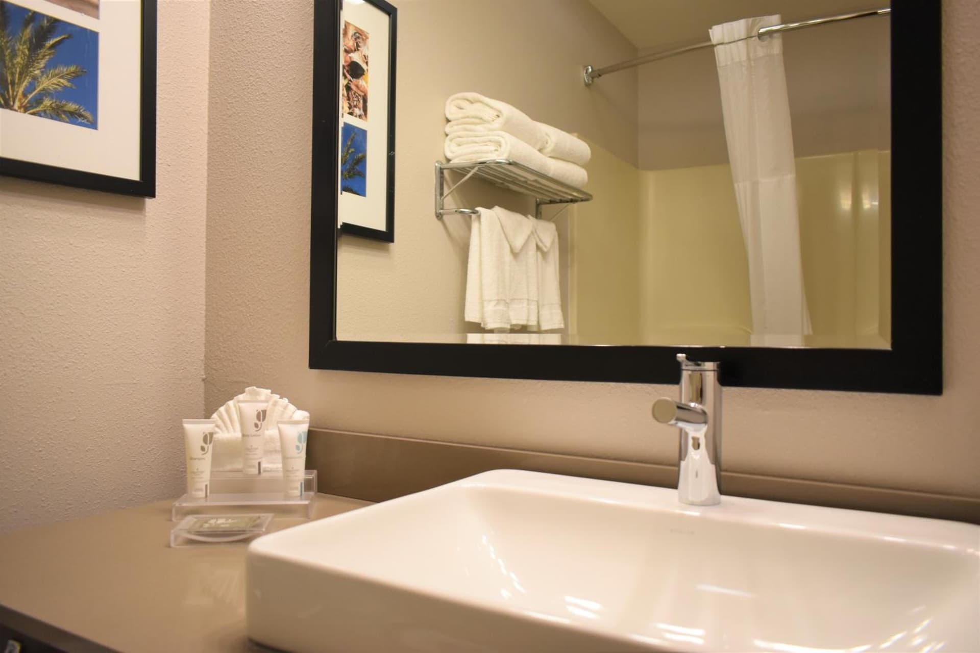 Country Inn & Suites by Radisson Kenosha - Pleasant Prairie gallery photo in Kenosha, WI — image 45