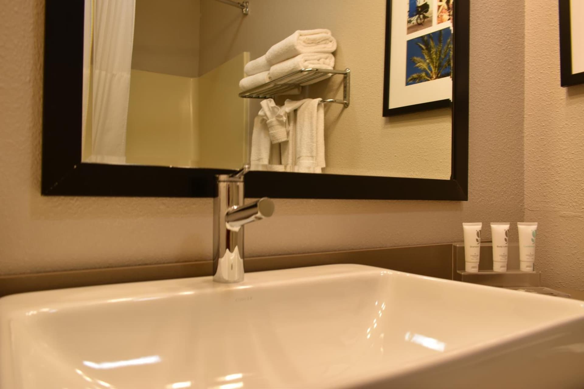 Country Inn & Suites by Radisson Kenosha - Pleasant Prairie gallery photo in Kenosha, WI — image 34