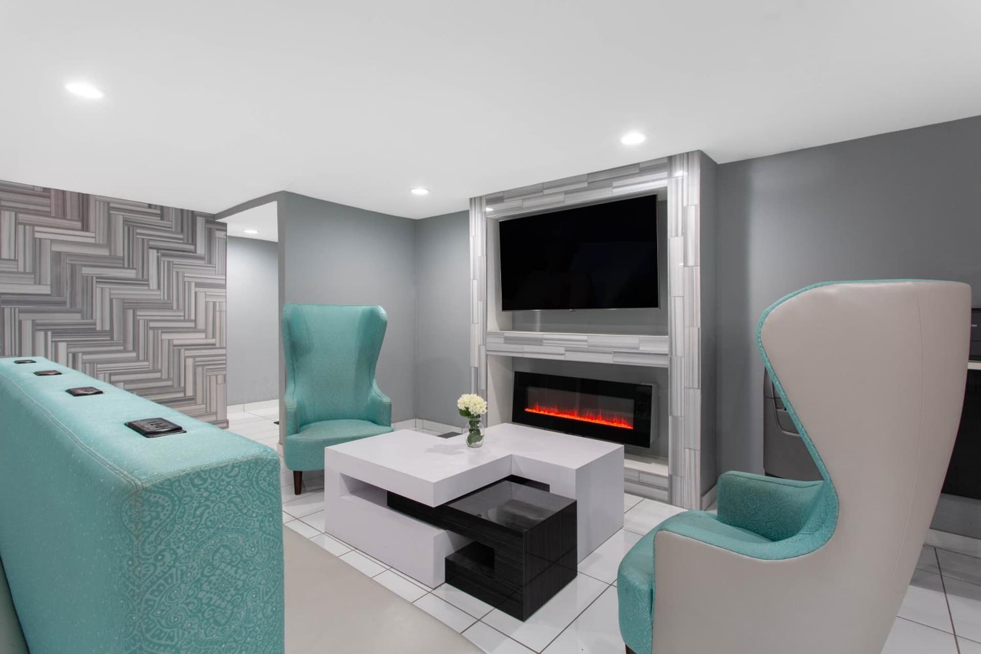 Clarion Pointe interior in Charlotte, NC — gallery photo 2