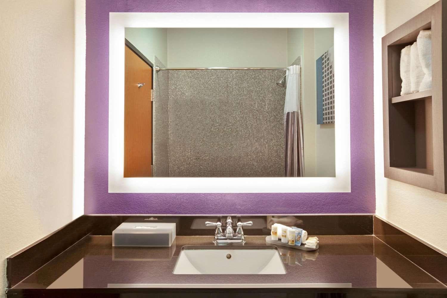La Quinta Inn & Suites By Wyndham Houston Pasadena North gallery photo in Pasadena, TX — image 4