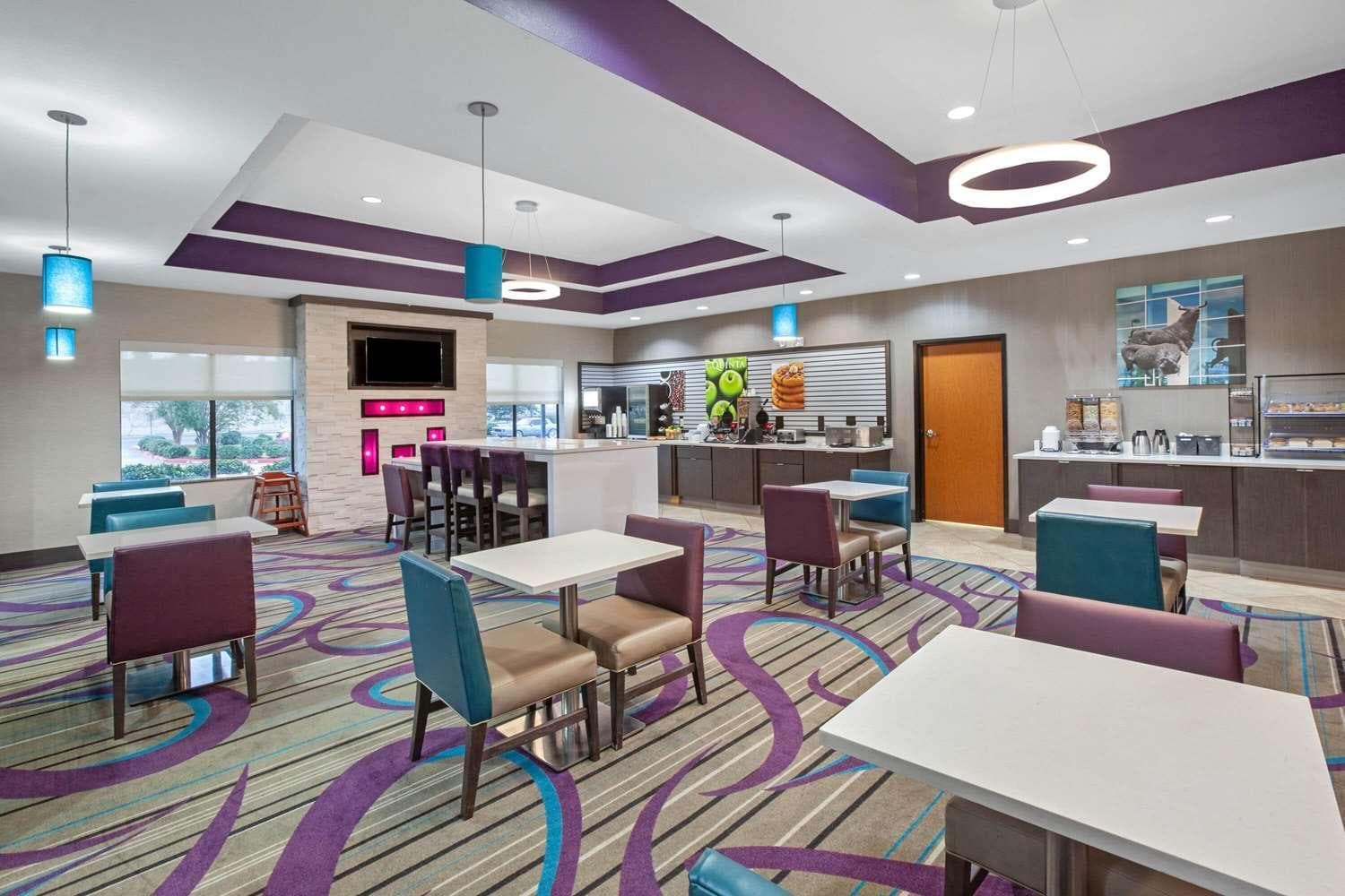 La Quinta Inn & Suites By Wyndham Houston Pasadena North gallery photo in Pasadena, TX — image 9