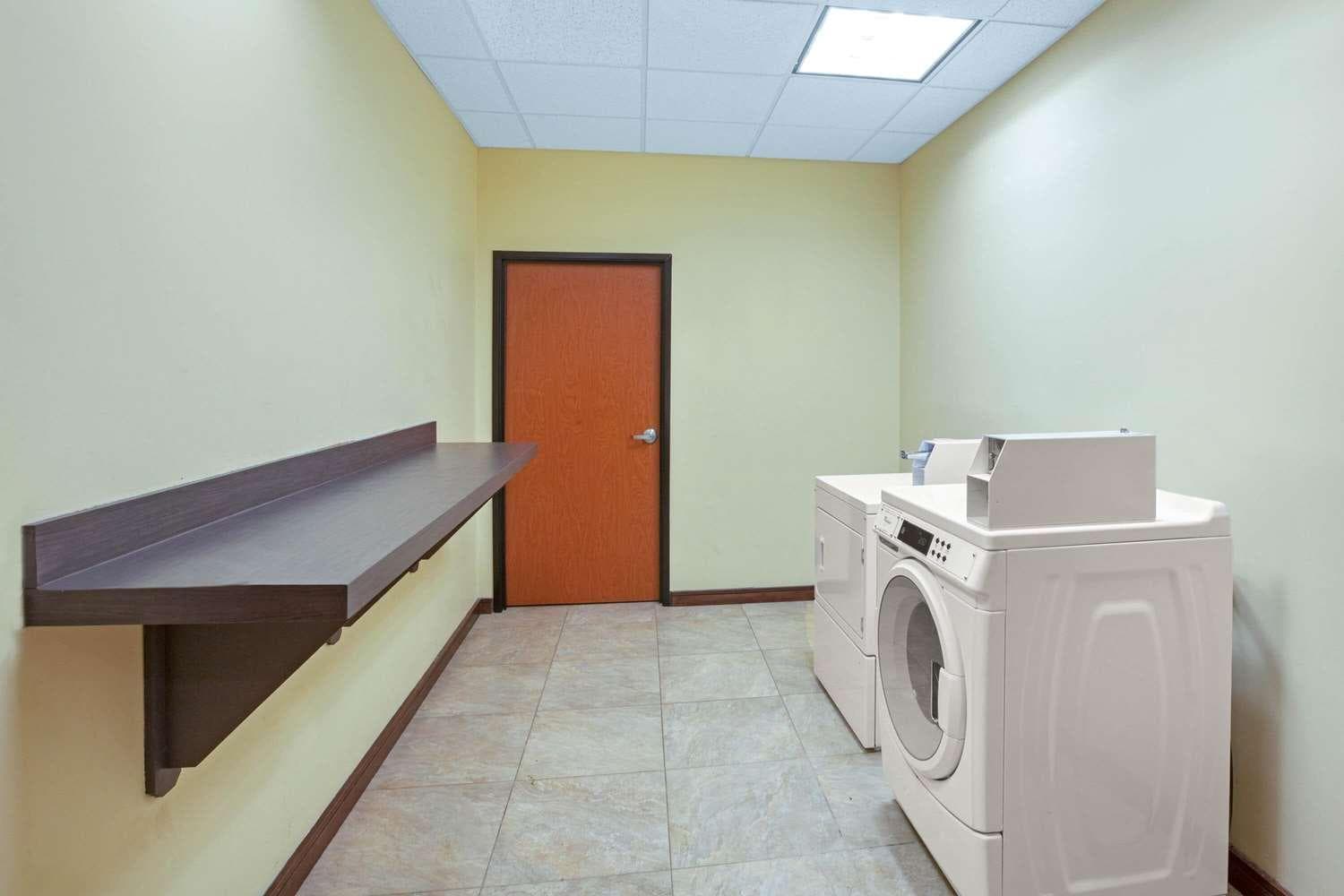 La Quinta Inn & Suites By Wyndham Houston Pasadena North gallery photo in Pasadena, TX — image 22