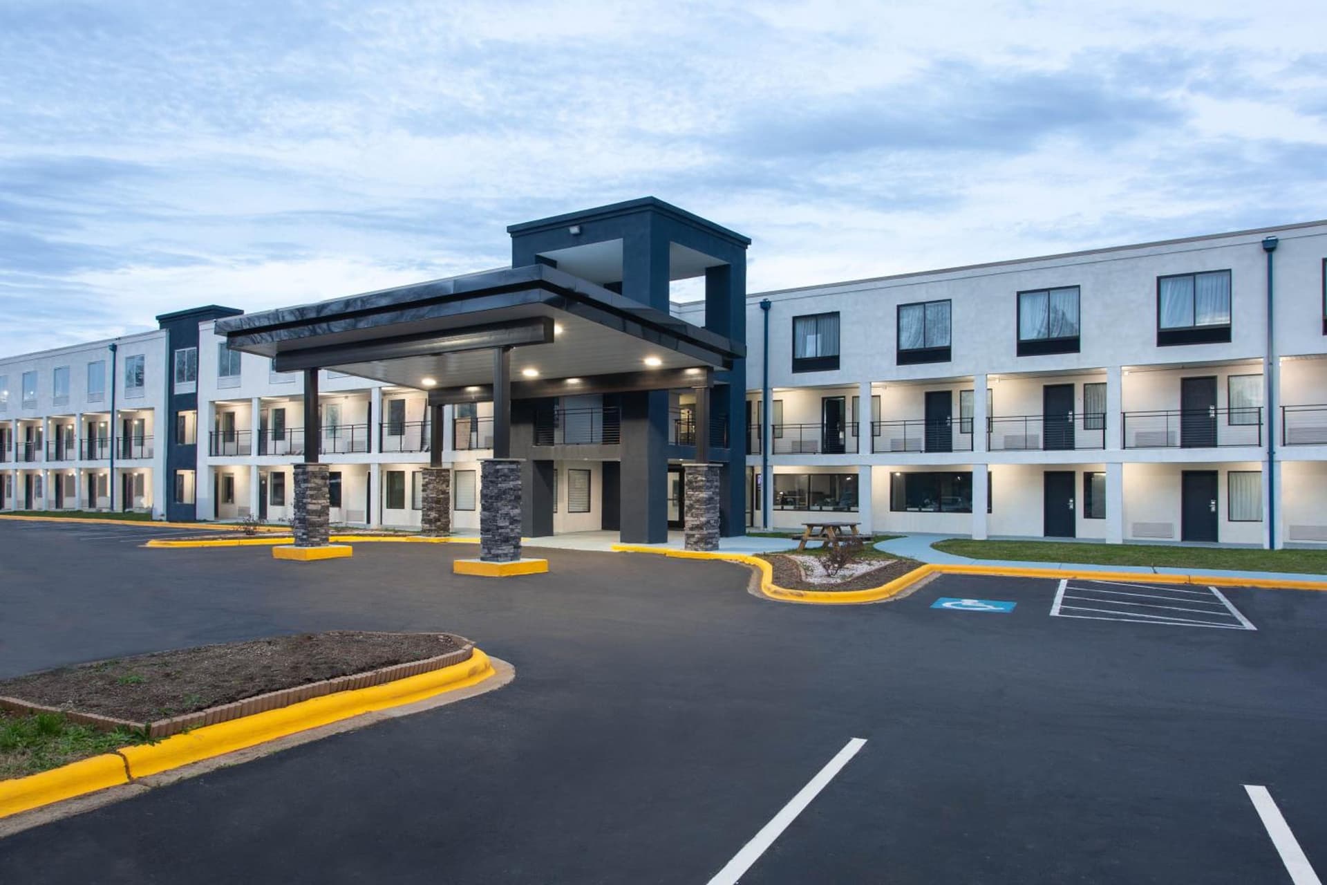 Clarion Pointe featured exterior or lobby in Charlotte, NC — similar hotel