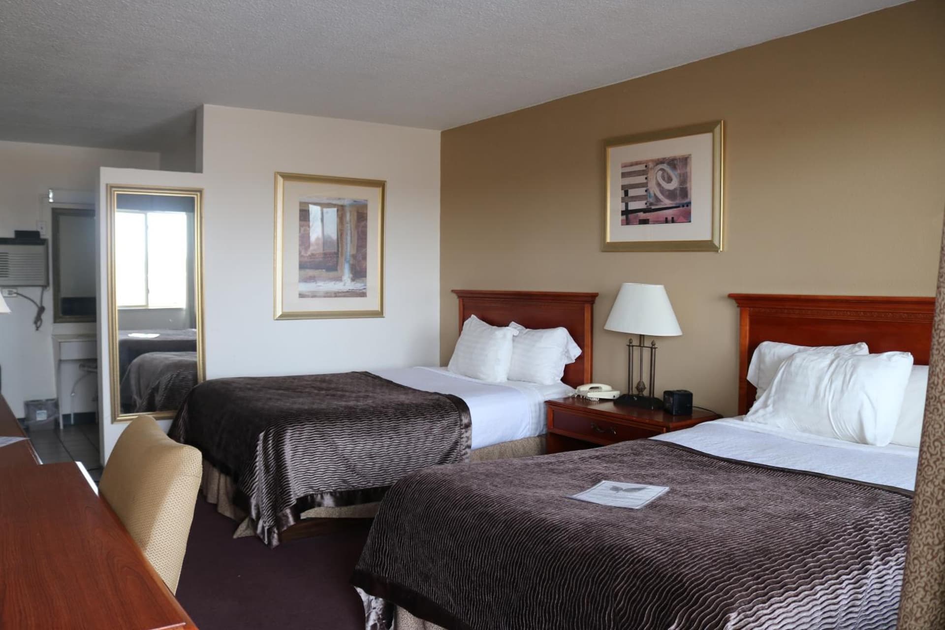 Dakota Inn interior in Huron, SD — gallery photo 2