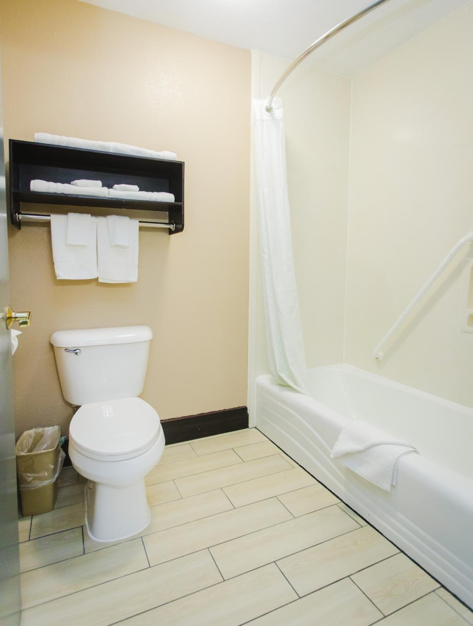 Days Inn by Wyndham Rosenberg gallery photo in Rosenberg, TX — image 19