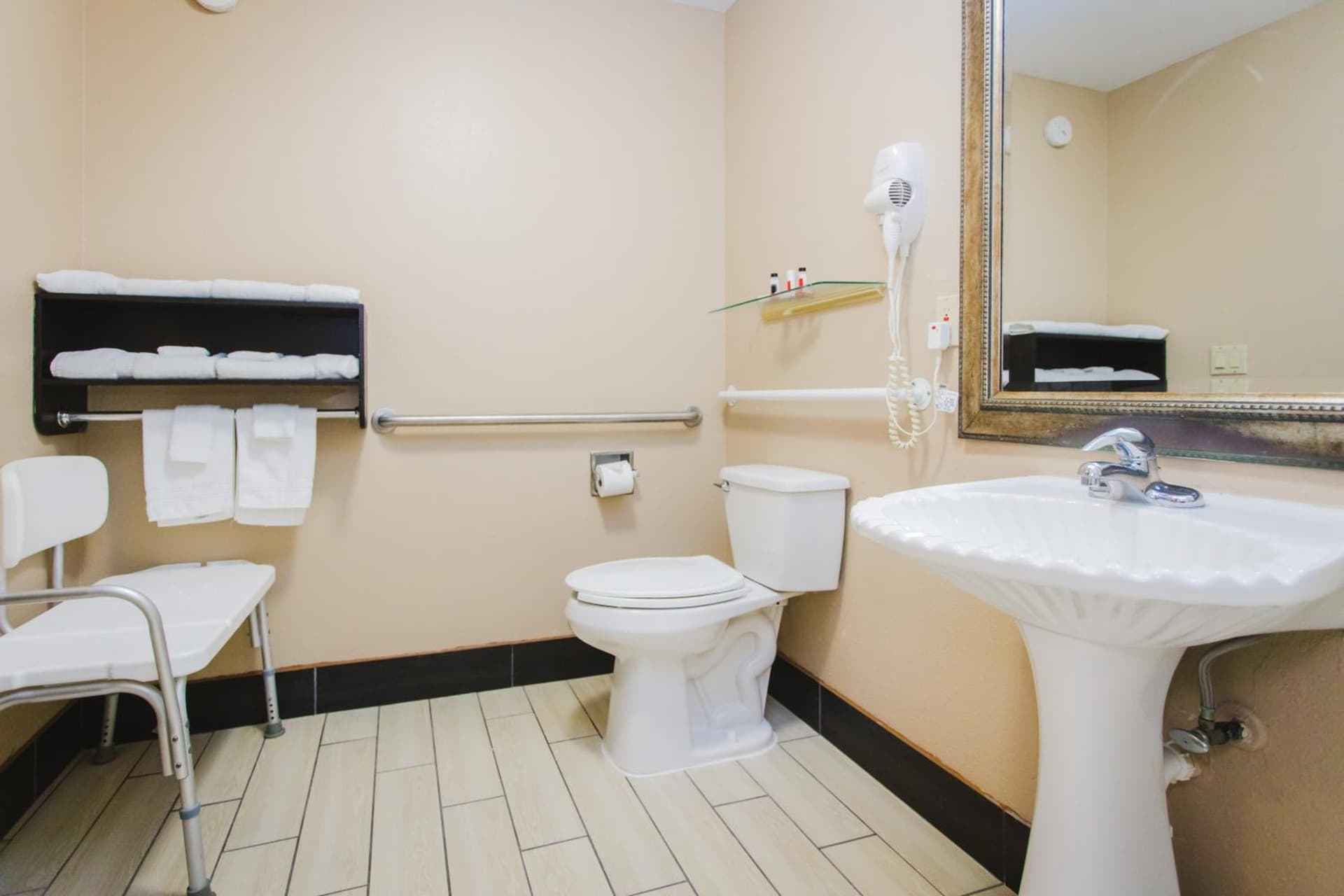 Days Inn by Wyndham Rosenberg gallery photo in Rosenberg, TX — image 5