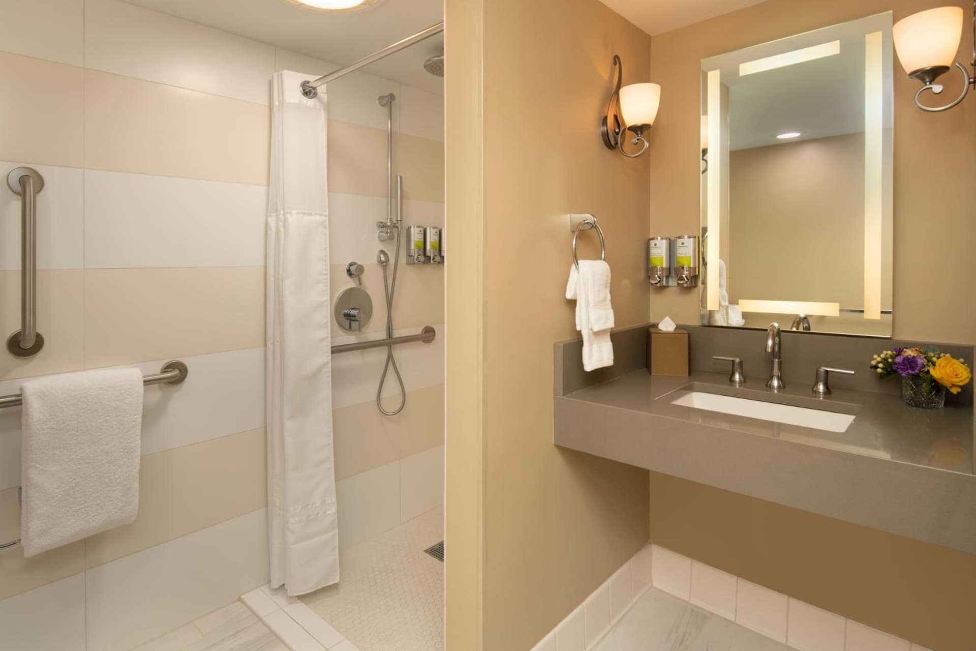 Staypineapple, Hotel Rose, Downtown Portland interior in Portland, OR — gallery photo 2