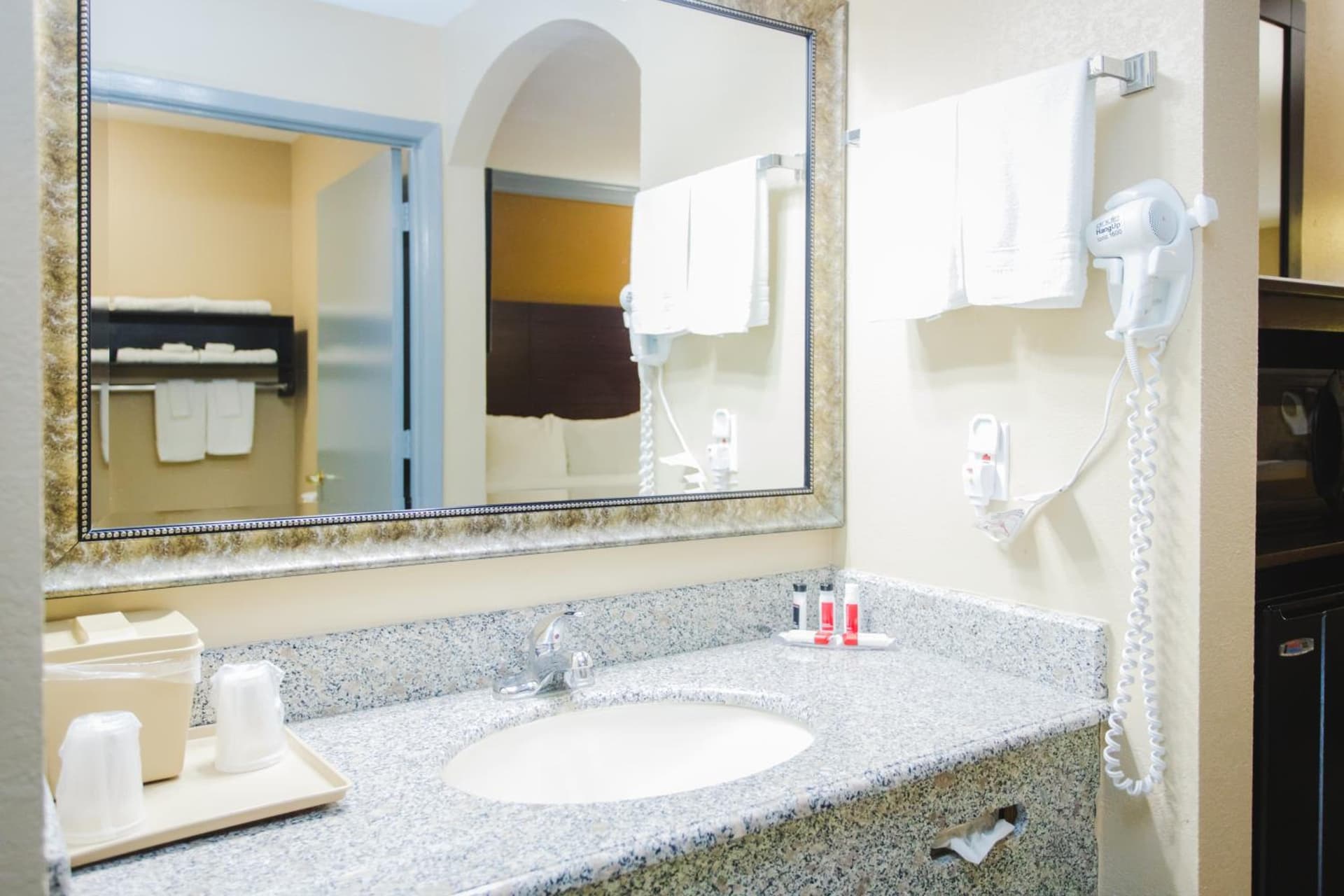 Days Inn by Wyndham Rosenberg gallery photo in Rosenberg, TX — image 7