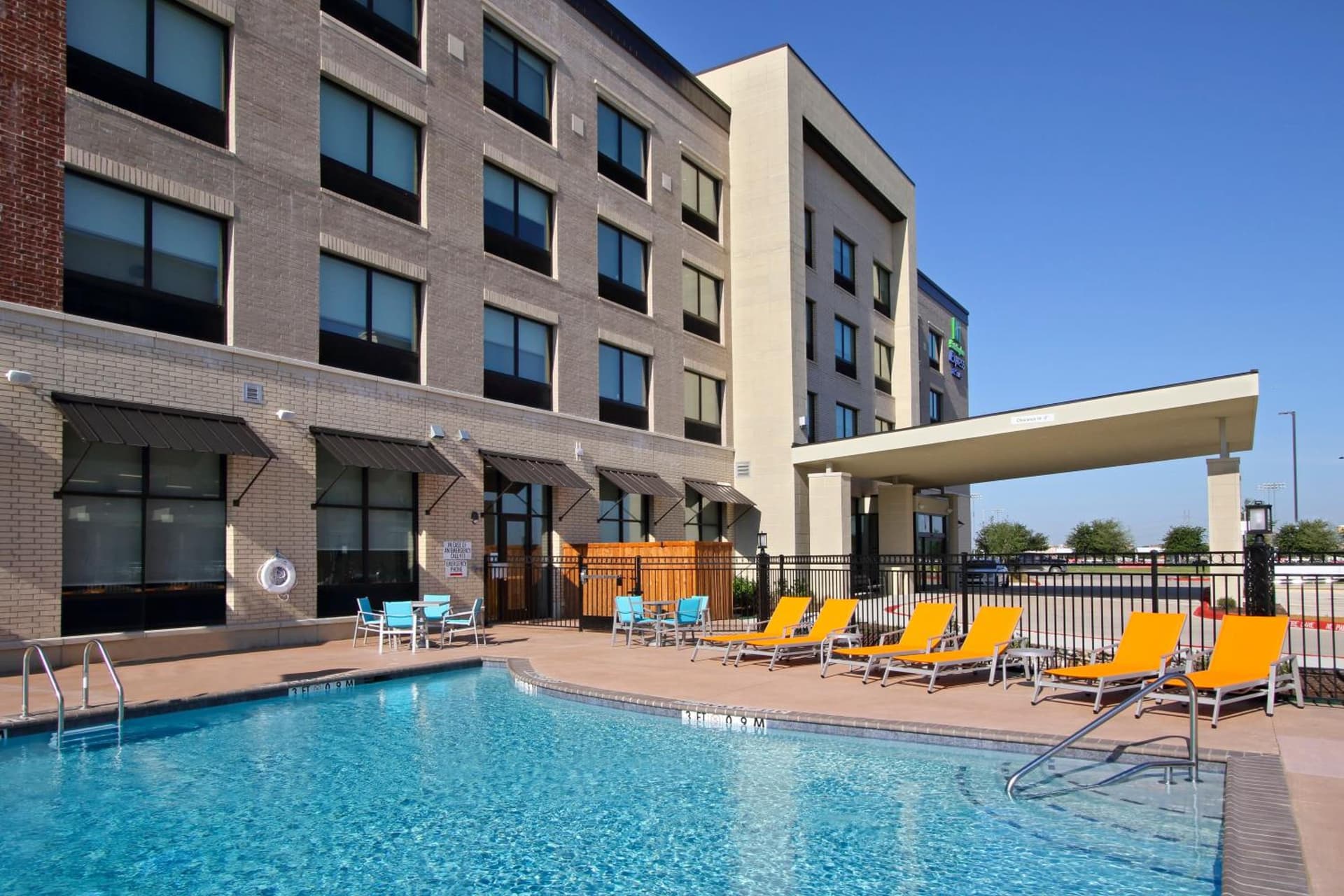 Holiday Inn Express & Suites Dallas Frisco NW Toyota Stdm by IHG gallery photo in Frisco, TX — image 7