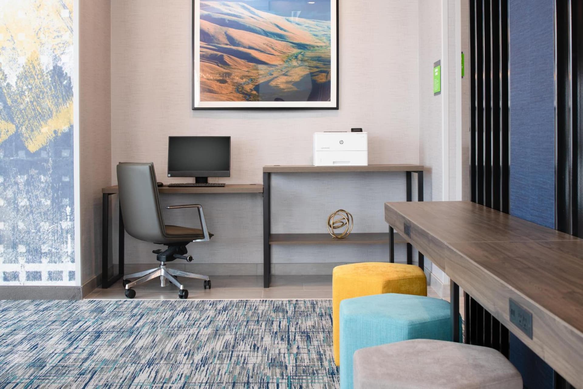 La Quinta Inn & Suites by Wyndham Spokane Downtown interior in Spokane, WA — gallery photo 2