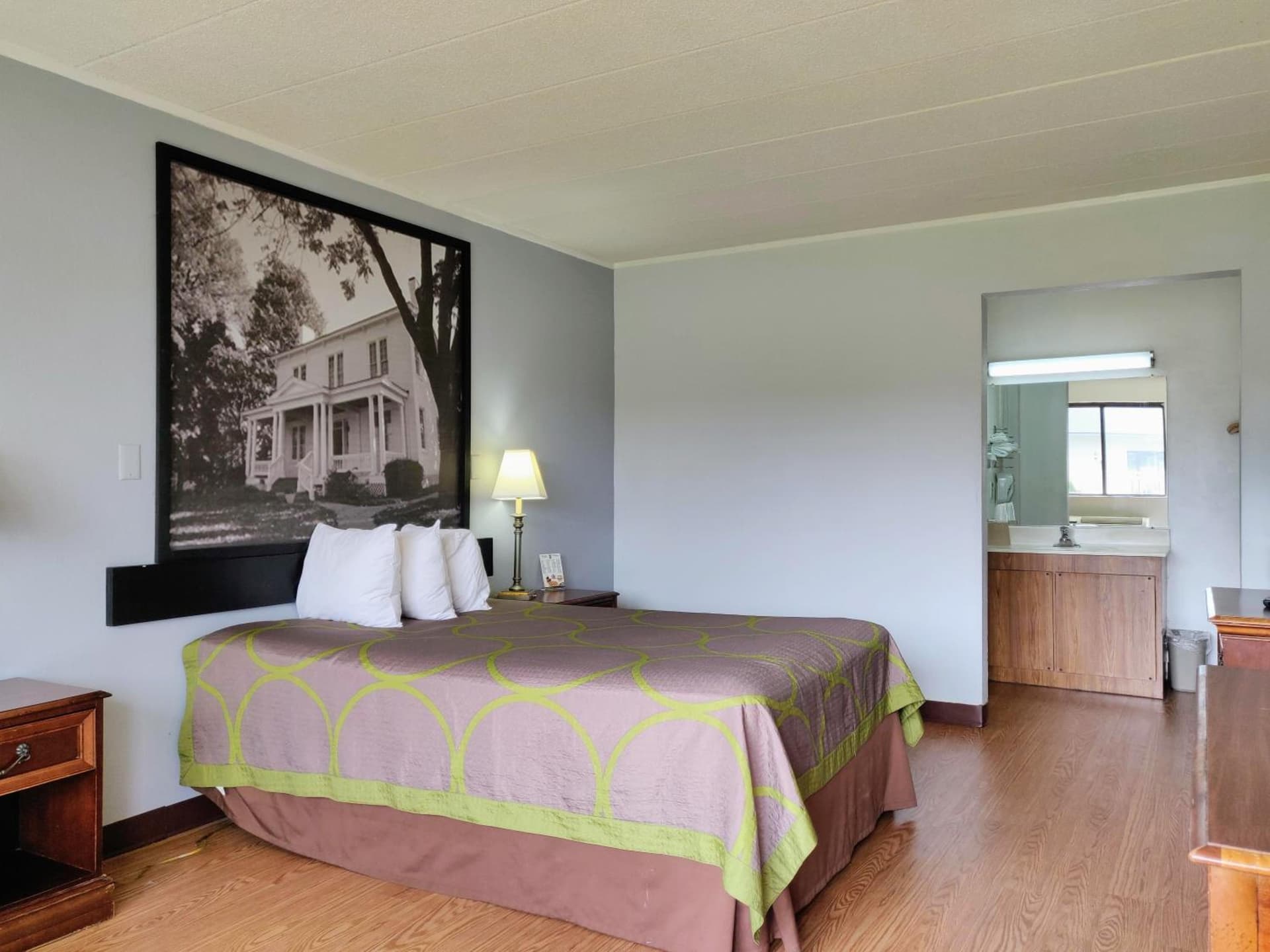 Sprucewood Inn gallery photo in Elyria, OH — image 18