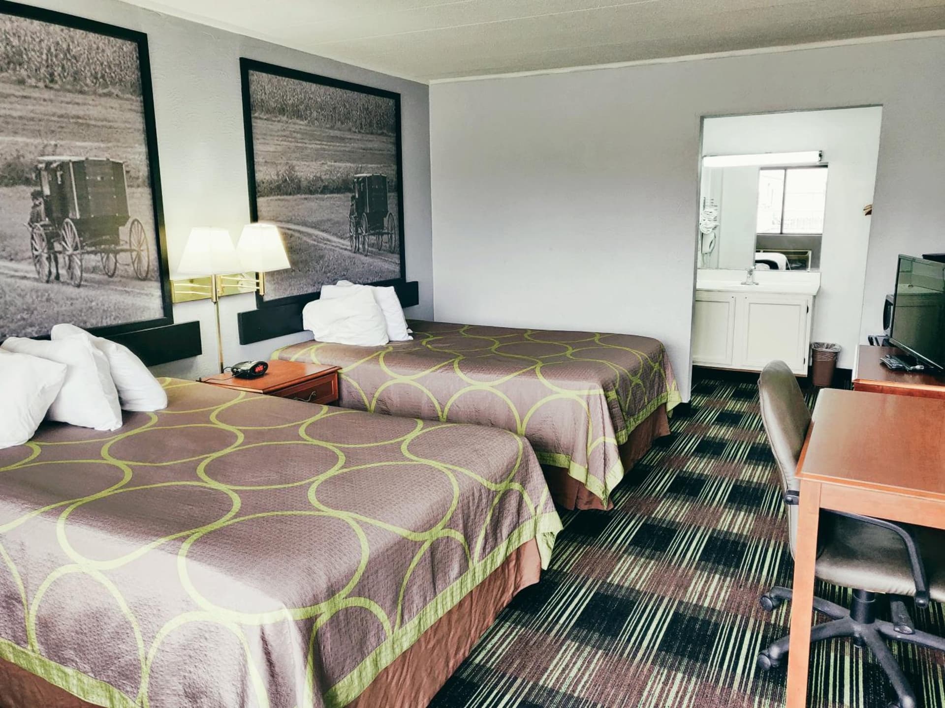 Sprucewood Inn property views in Elyria, OH — gallery photo 3
