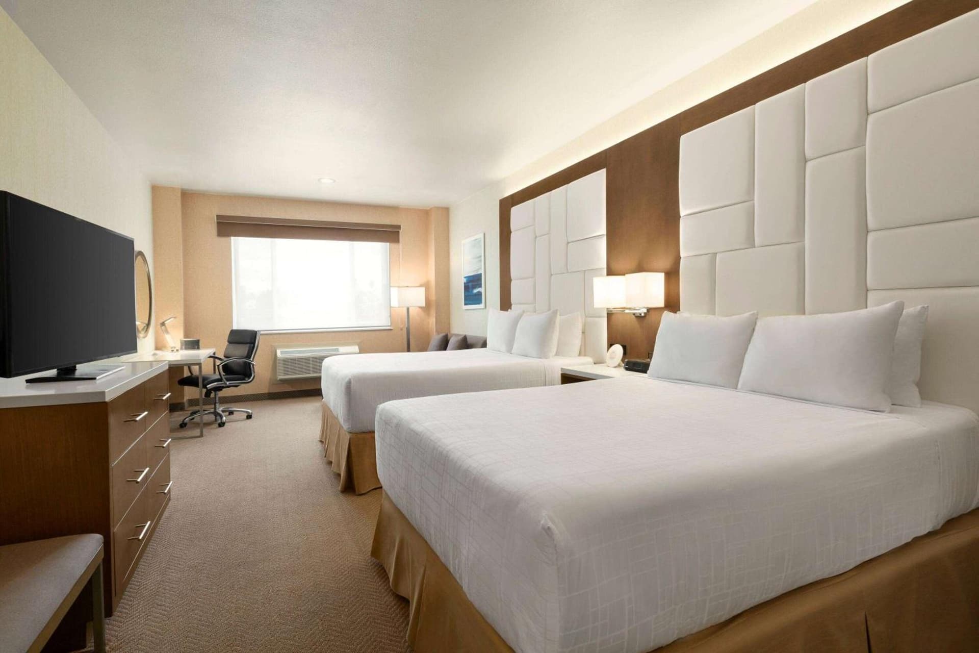 Wyndham Anaheim gallery photo in Anaheim, CA — image 35