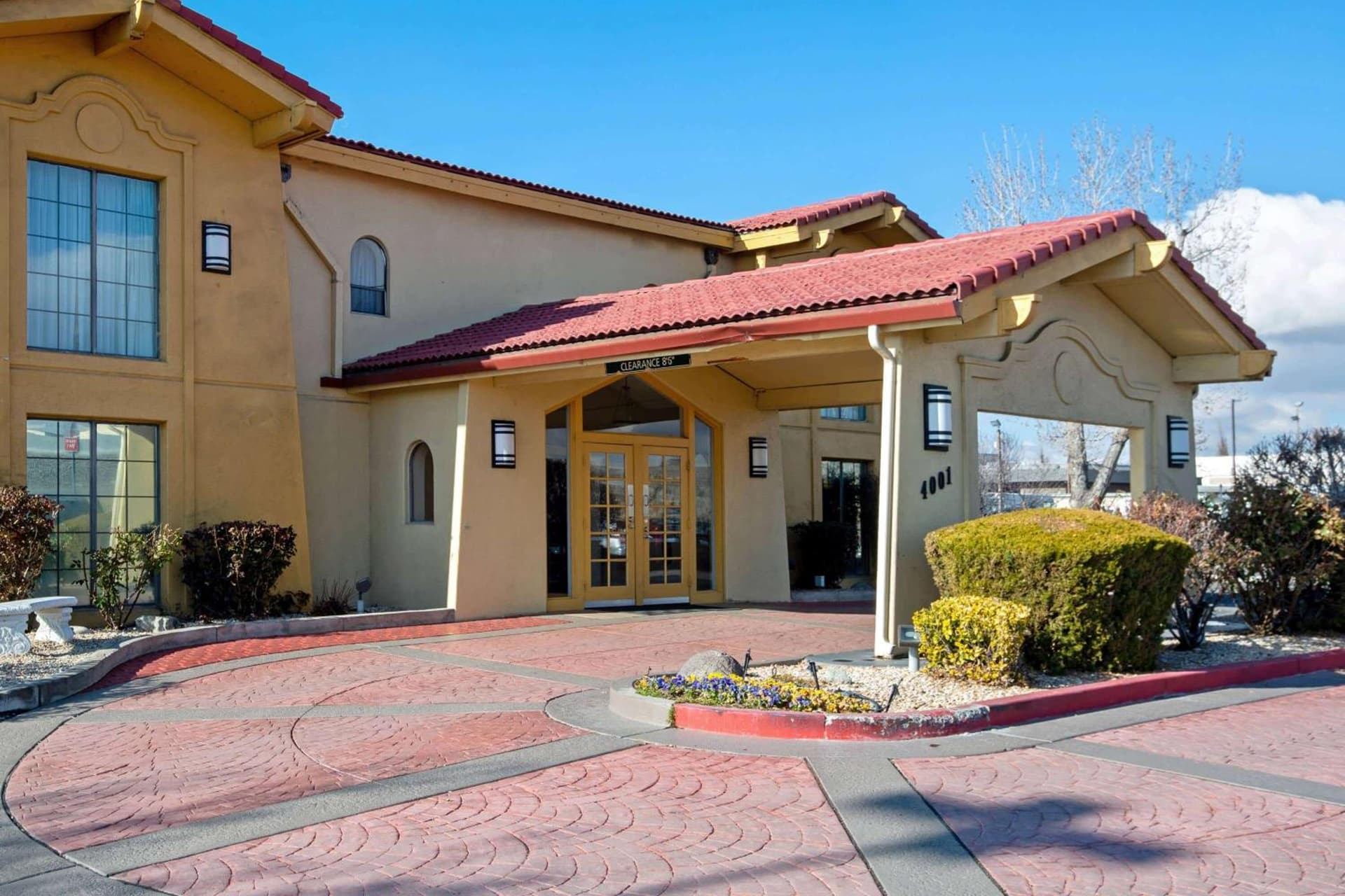 Days Inn by Wyndham Reno interior in Reno, NV — gallery photo 2