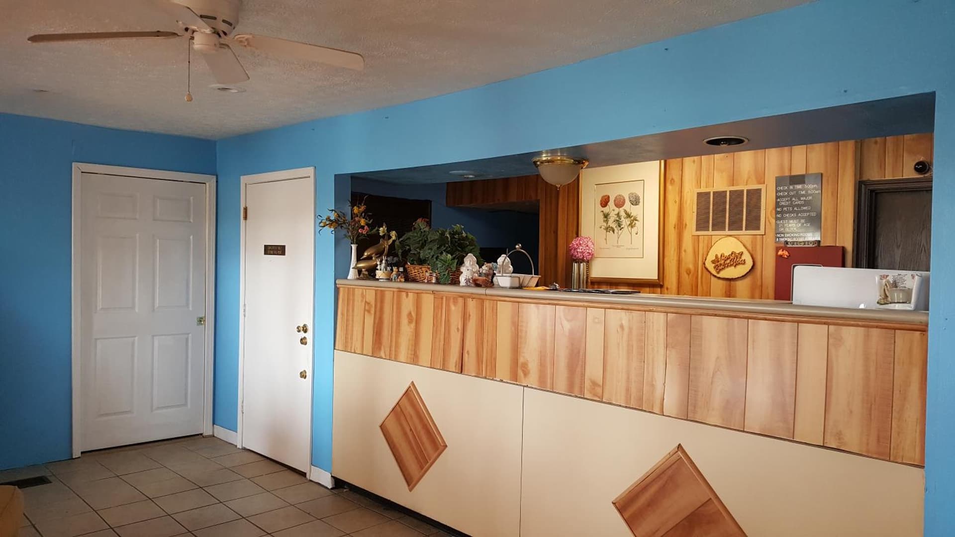 Garden Inn and Extended Stay interior in Shepherdsville, KY — gallery photo 2