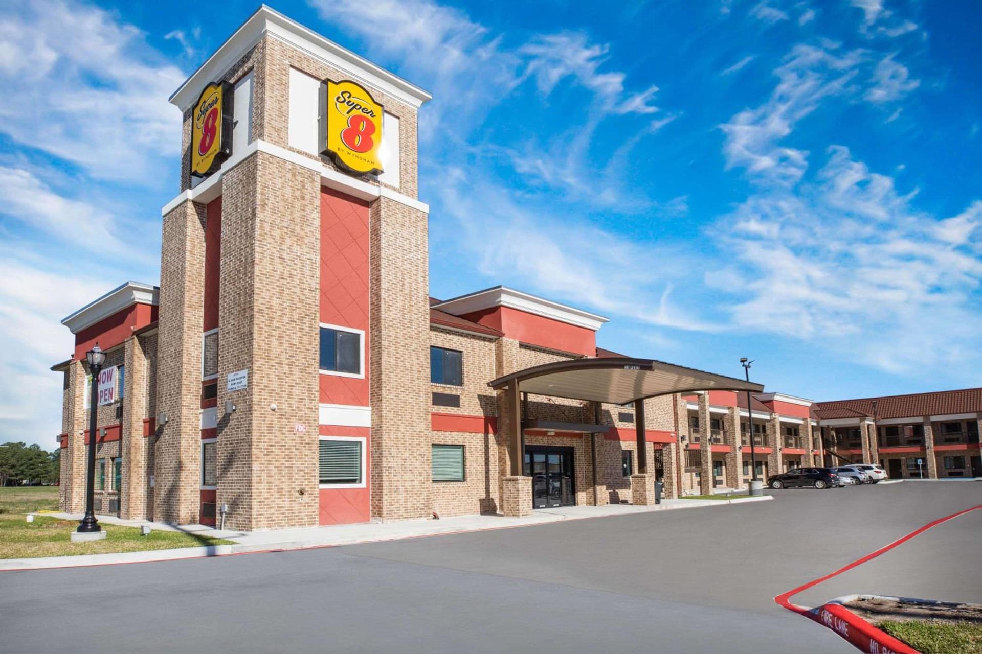 Super 8 by Wyndham Humble Houston Fallcreek interior in Humble, TX — gallery photo 2