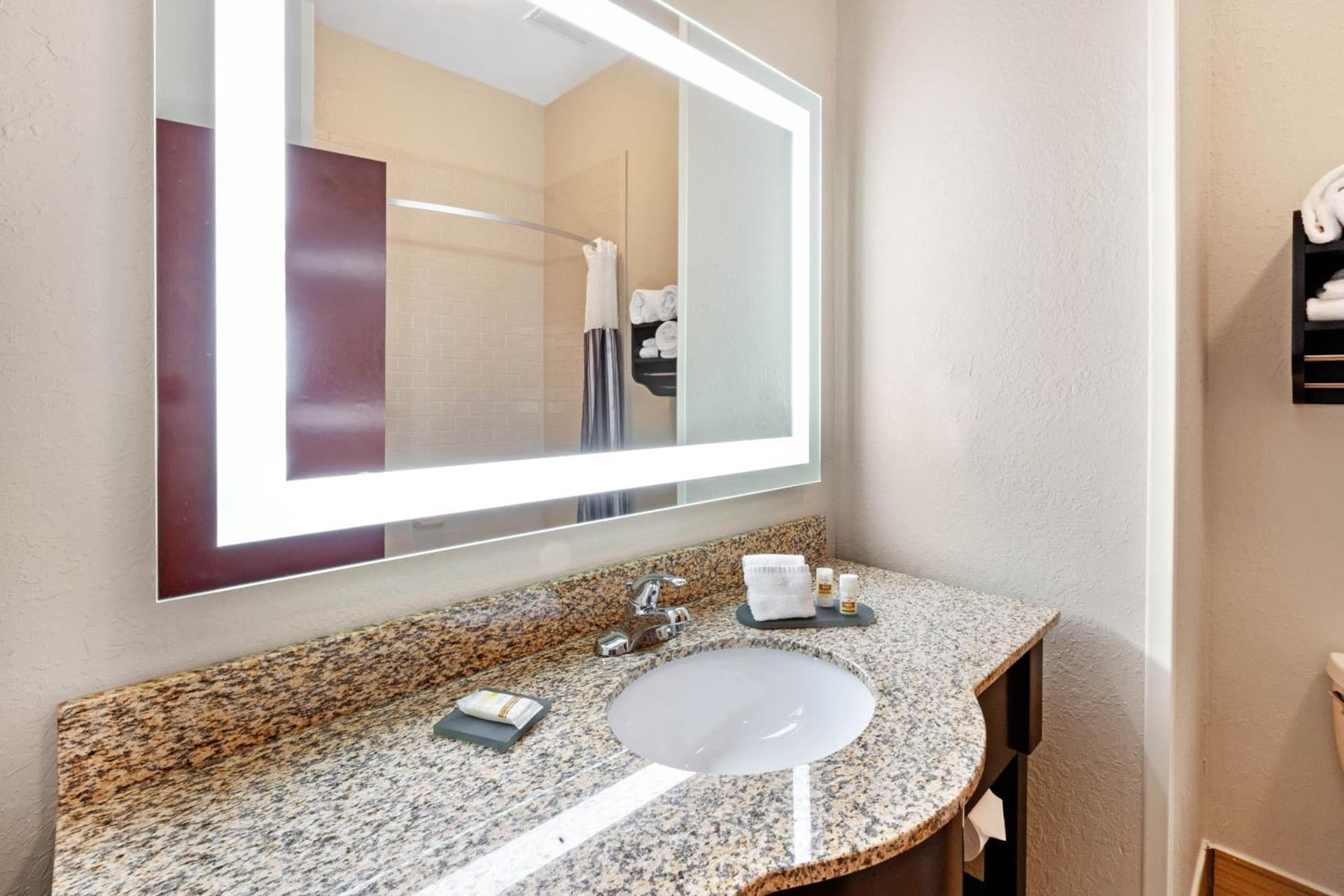 La Quinta by Wyndham South Bend gallery photo in South Bend, IN — image 49