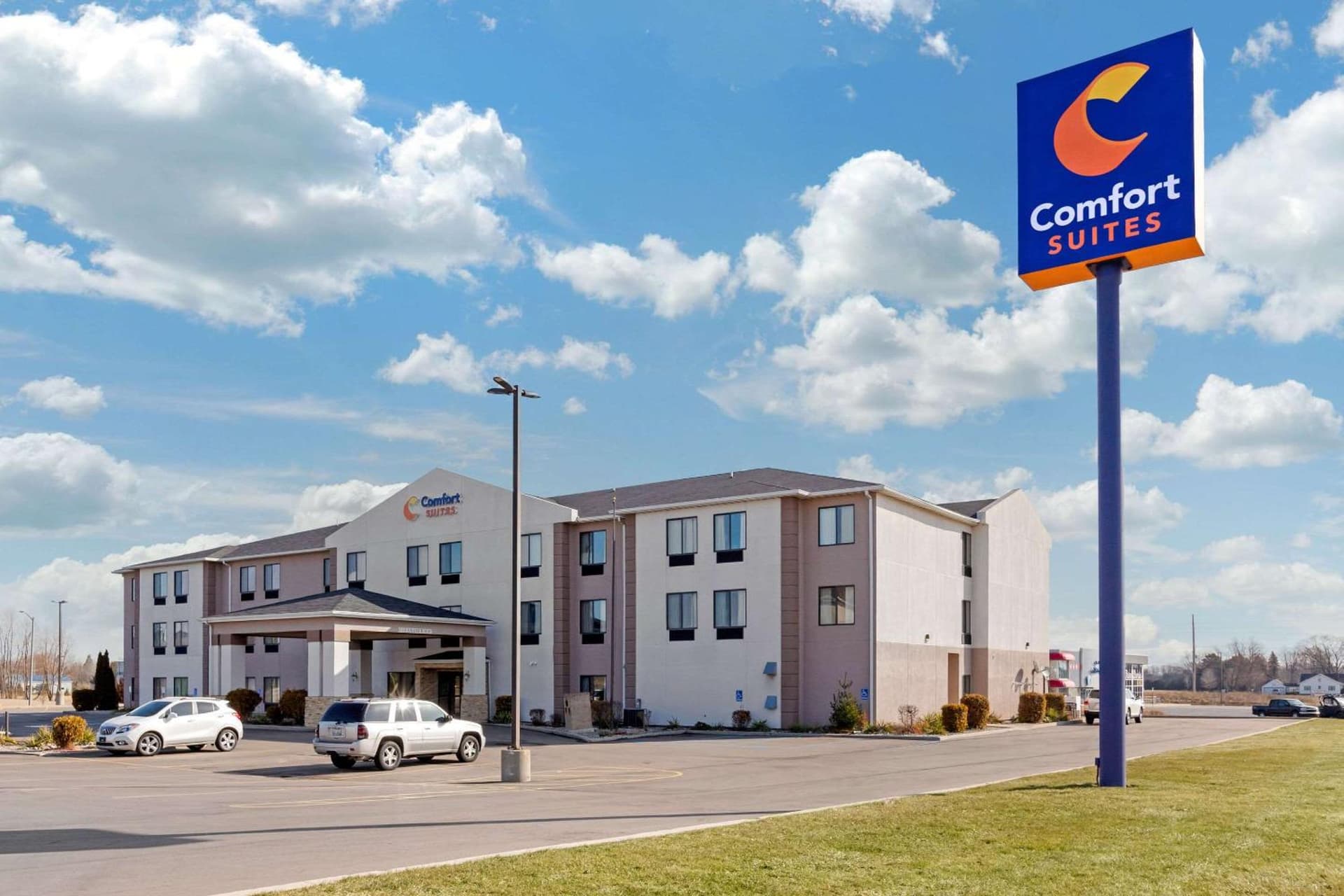 Comfort Suites South Haven near I-96 featured exterior or lobby in South Haven, MI — similar hotel
