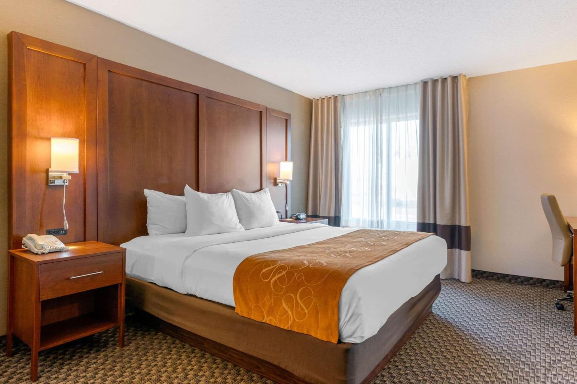 Comfort Suites South Haven near I-96 interior in South Haven, MI — gallery photo 2