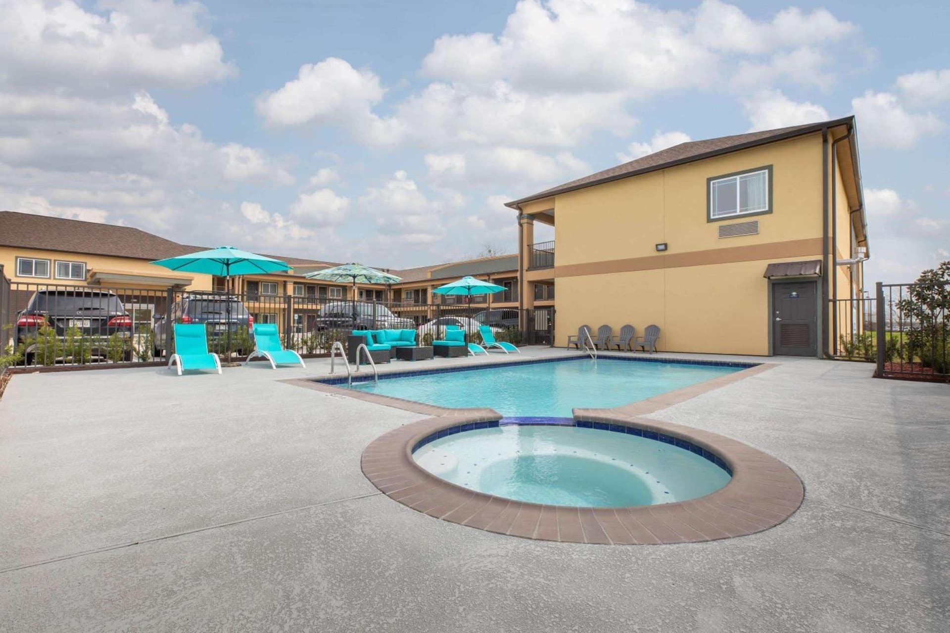 Days Inn & Suites by Wyndham La Porte property views in La Porte, TX — gallery photo 3