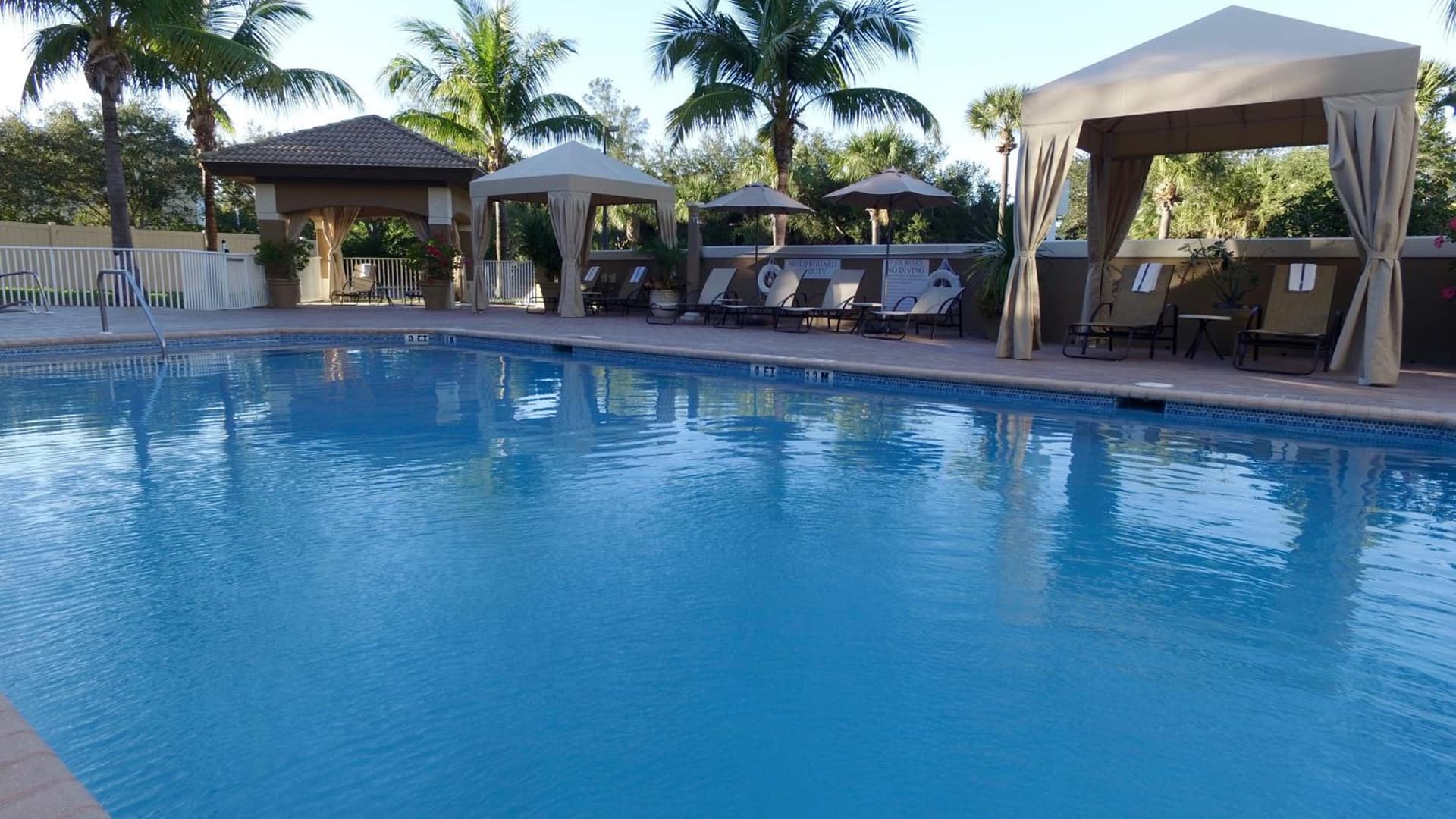 Holiday Inn Express & Suites Naples Downtown - 5th Avenue by IHG gallery photo in Naples, FL — image 10