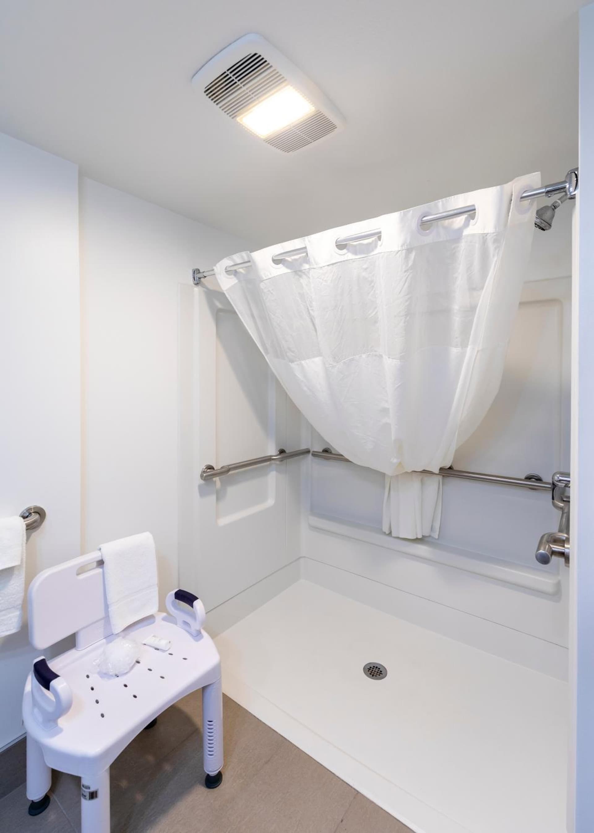 Country Inn & Suites by Radisson, Appleton Airport - Fox River Mall Area gallery photo in Appleton, WI — image 42