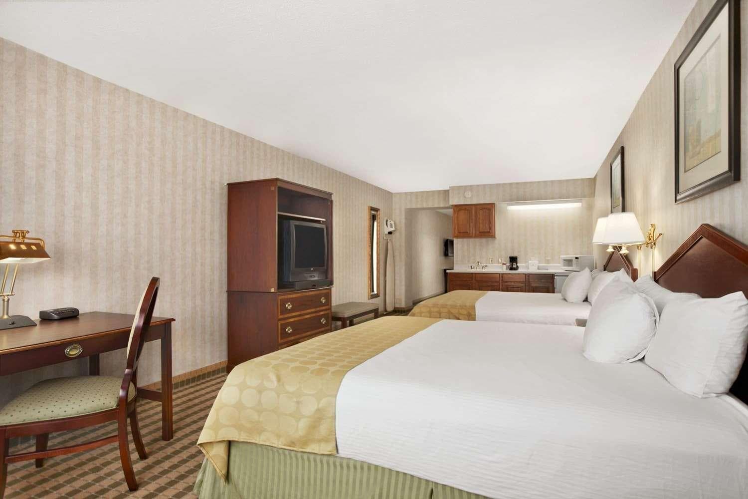 Ramada by Wyndham Saginaw Hotel & Suites gallery photo in Saginaw, MI — image 42