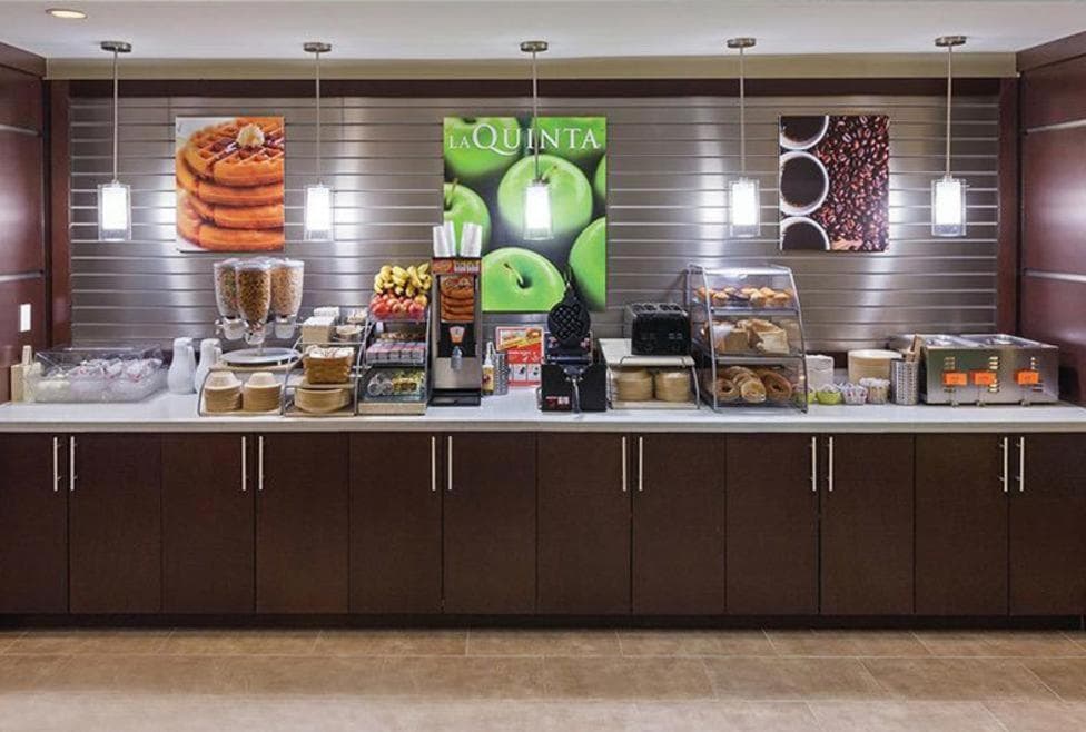La Quinta Inn & Suites by Wyndham Clifton Park Saratoga Area 1749 Route 9 gallery photo in Clifton Park, NY — image 11