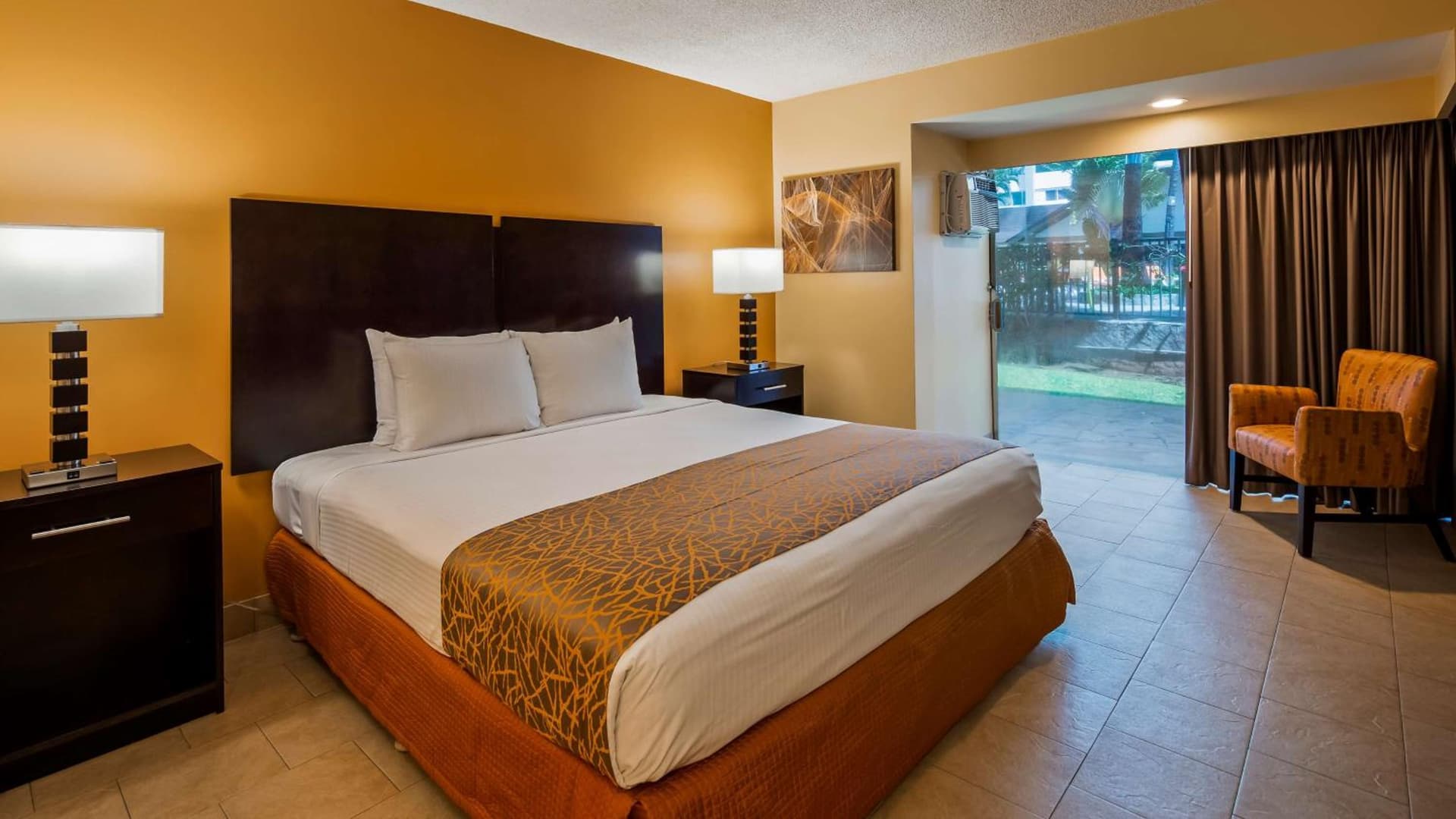 Best Western The Plaza Hotel Honolulu Airport - Free Breakfast gallery photo in Honolulu, HI — image 39