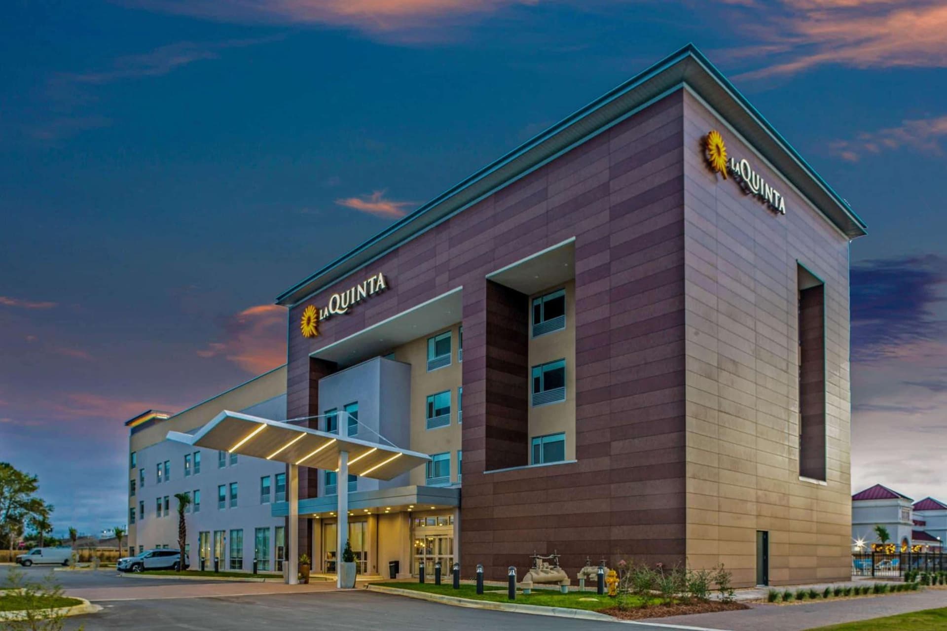 La Quinta Inn & Suites by Wyndham Miramar Beach-Destin featured exterior or lobby in Destin, FL — similar hotel