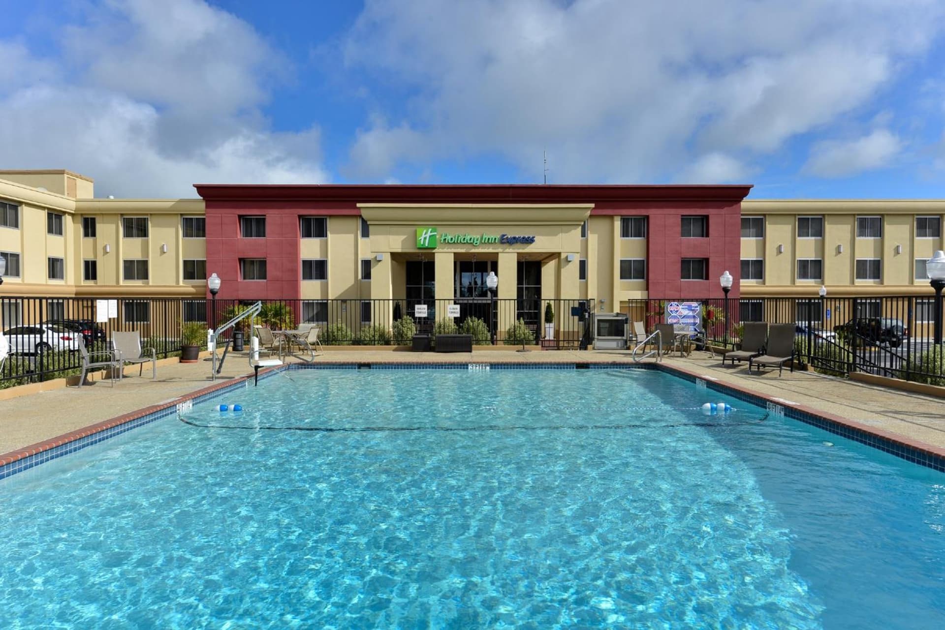 Holiday Inn Express San Francisco Airport South by IHG property views in Burlingame, CA — gallery photo 3