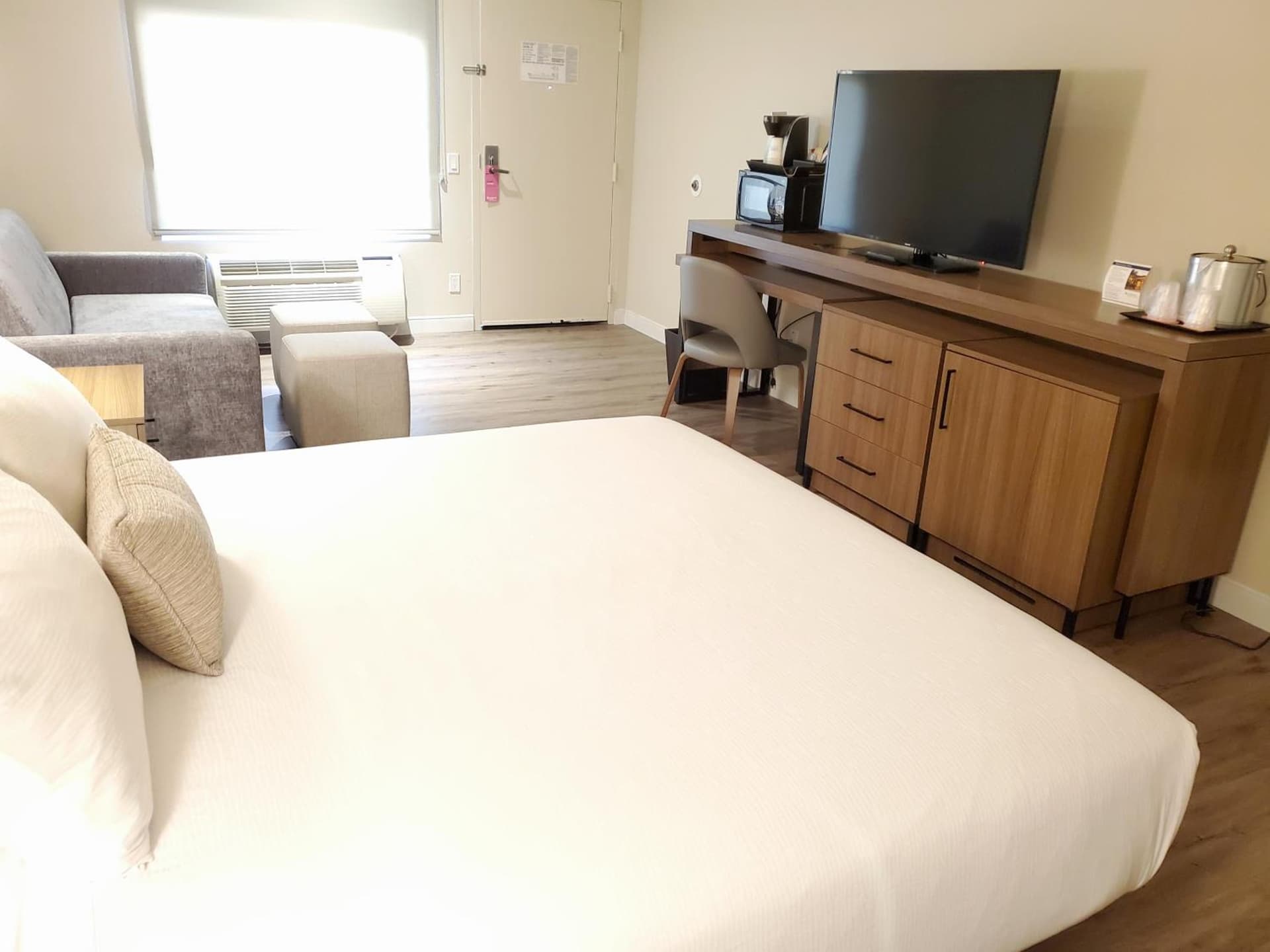 Wyndham Garden San Diego near SeaWorld property views in San Diego, CA — gallery photo 3