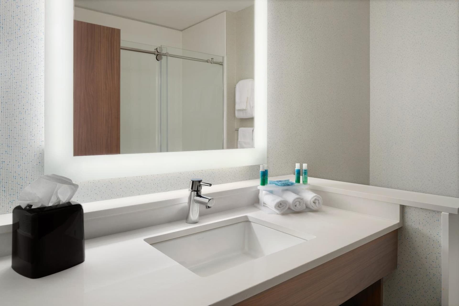 Holiday Inn Express & Suites Duluth North - Miller Hill by IHG gallery photo in Duluth, MN — image 13