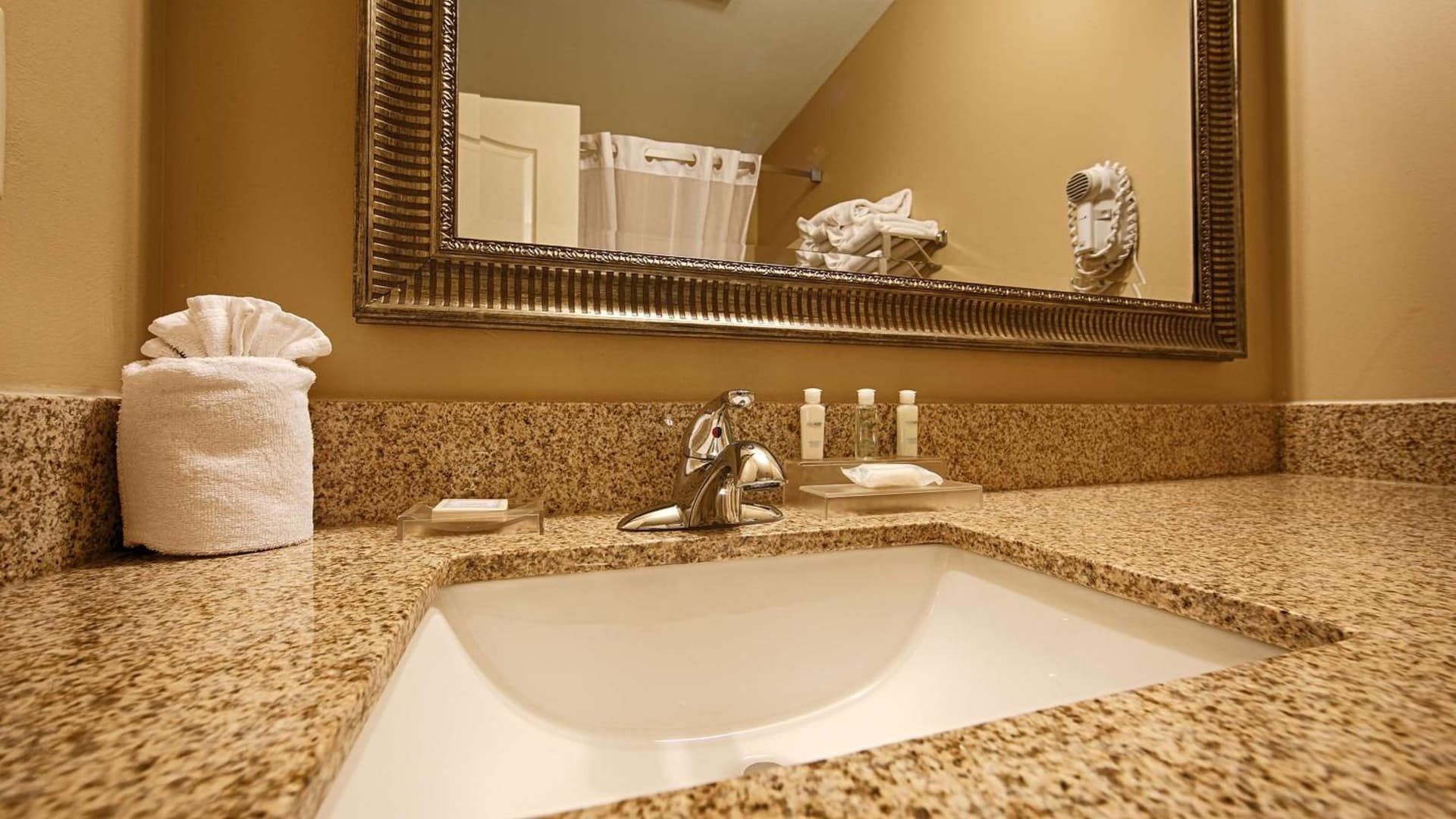 Best Western Fort Wayne Inn & Suites North property views in Fort Wayne, IN — gallery photo 3