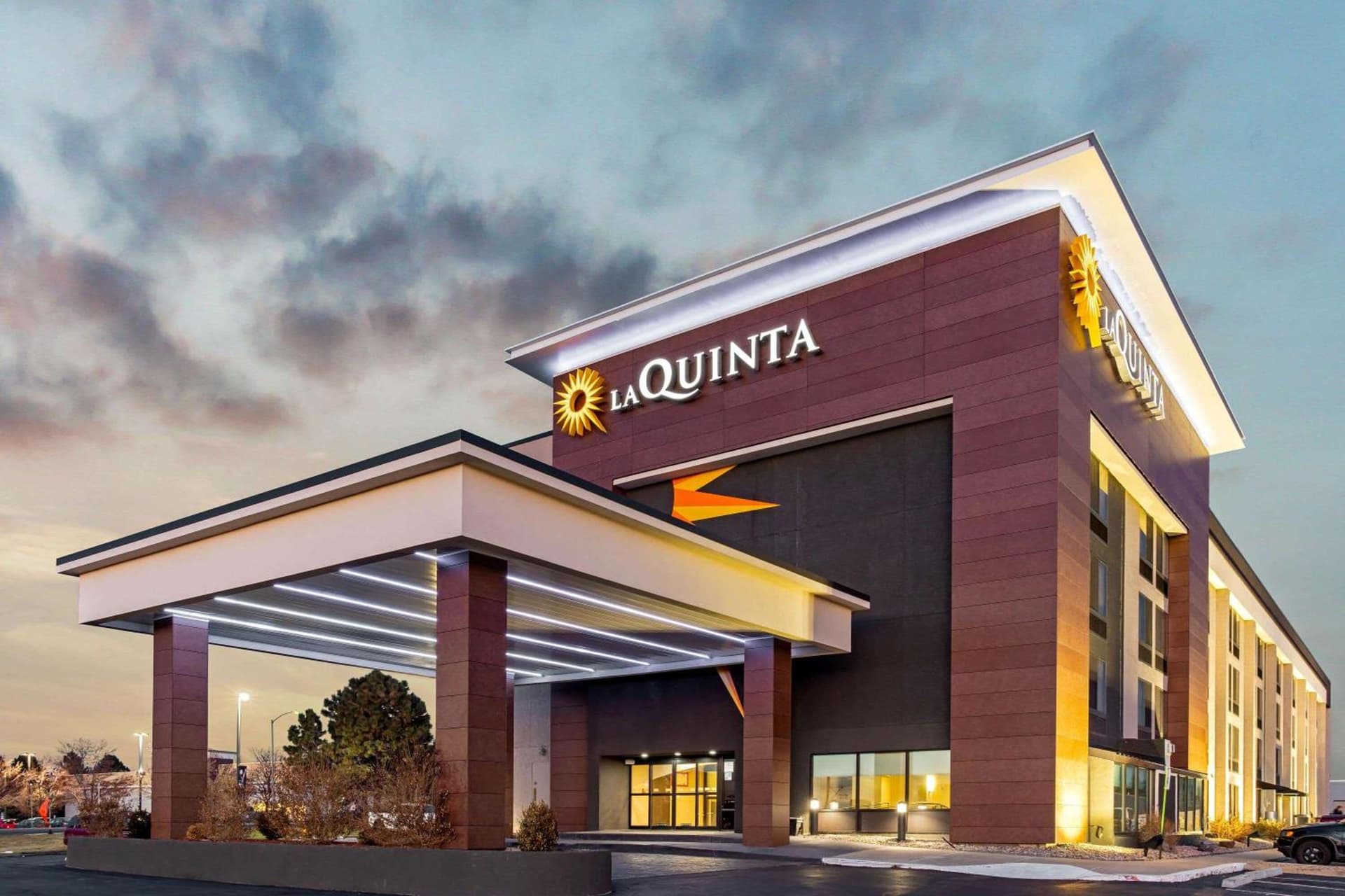 La Quinta Inn & Suites by Wyndham Denver Aurora Medical property views in Aurora, CO — gallery photo 3