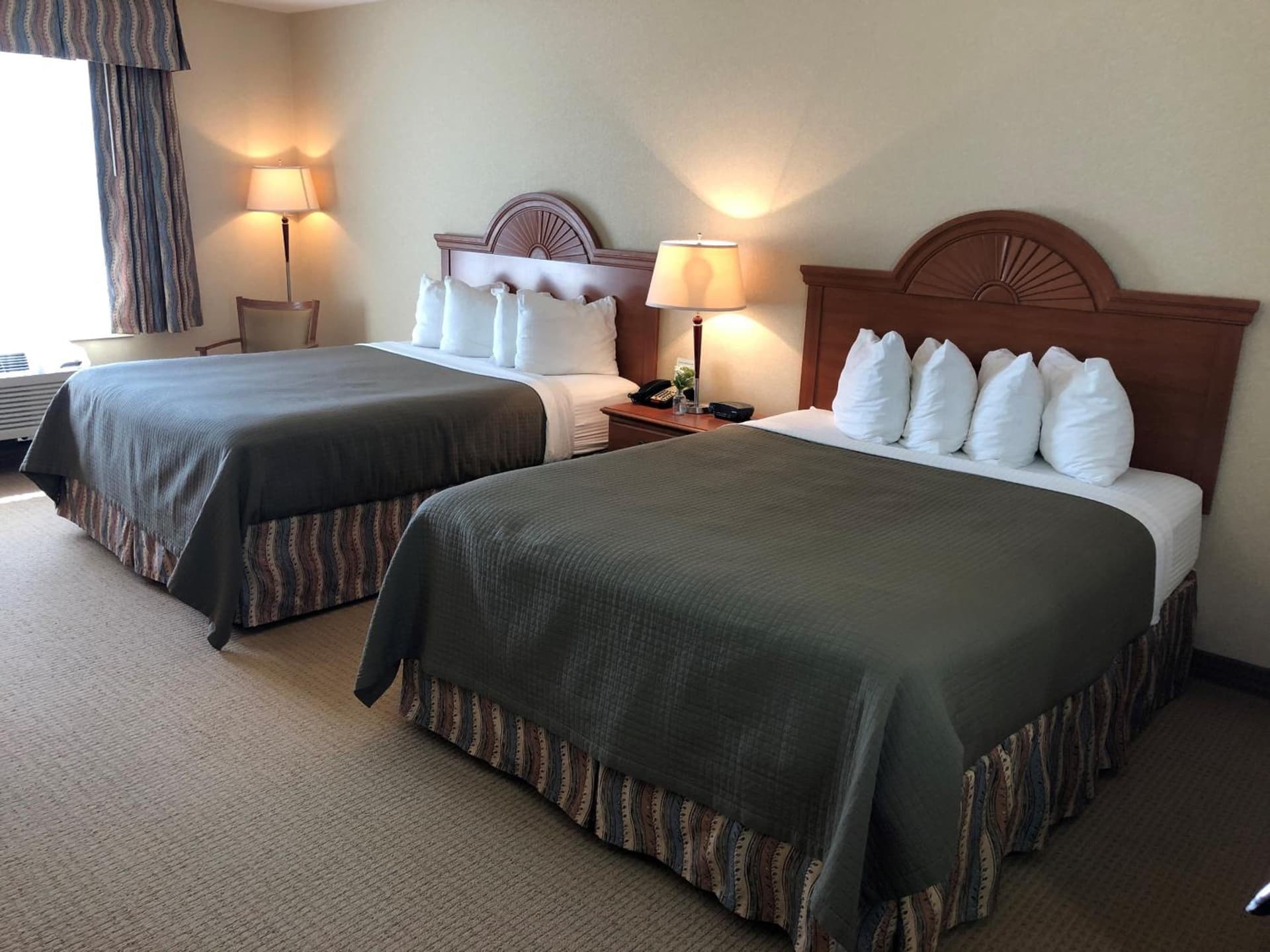 Red Coach Inn & Suites property views in Red Oak, IA — gallery photo 3