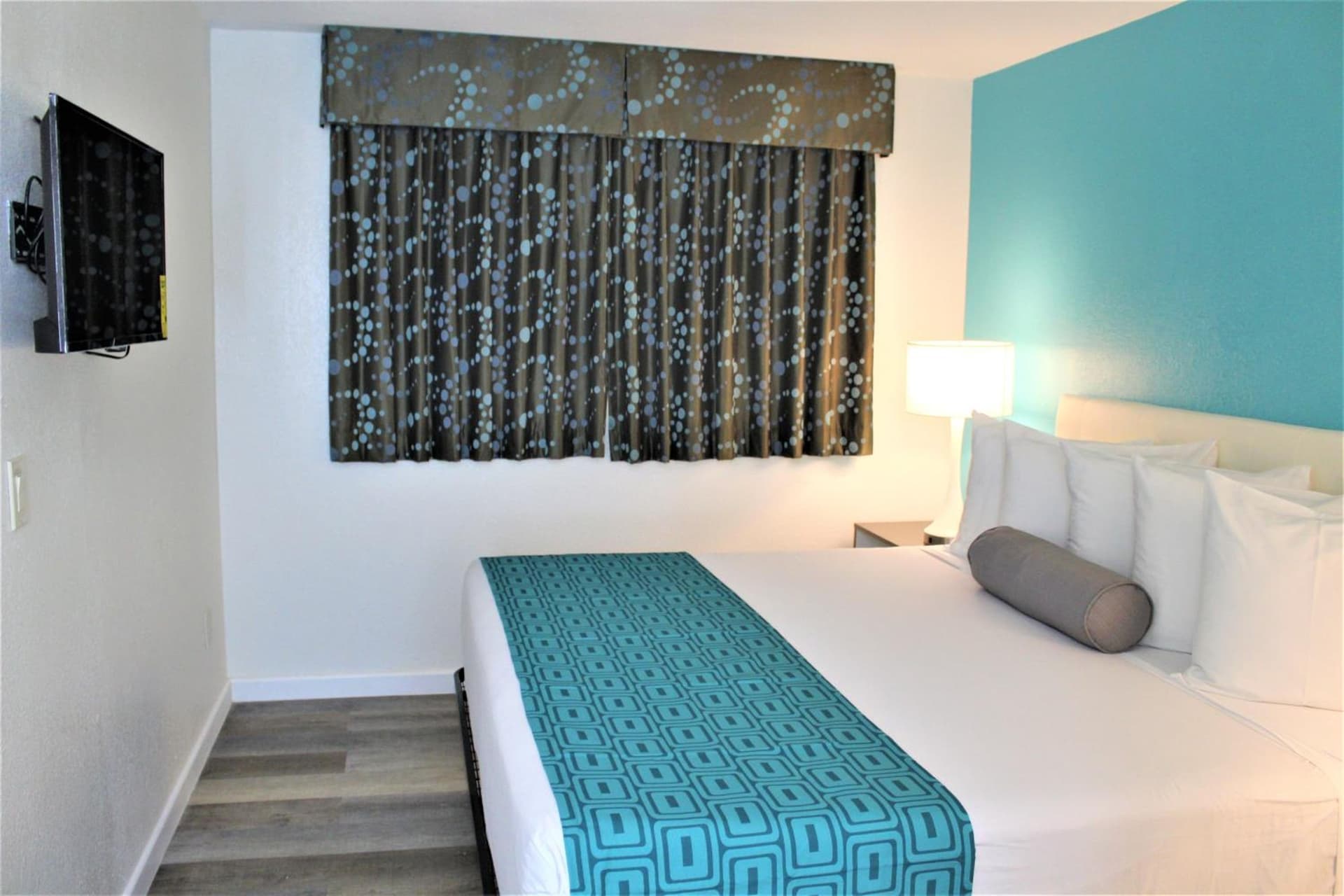 Howard Johnson Suites by Wyndham San Diego Chula Vista BayFront gallery photo in Chula Vista, CA — image 55