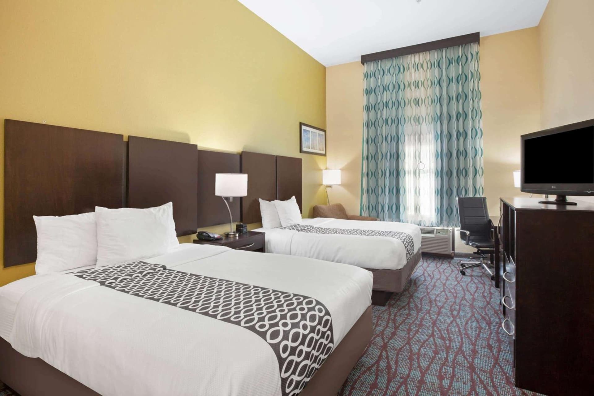 La Quinta Inn & Suites By Wyndham Houston Pasadena North property views in Pasadena, TX — gallery photo 3